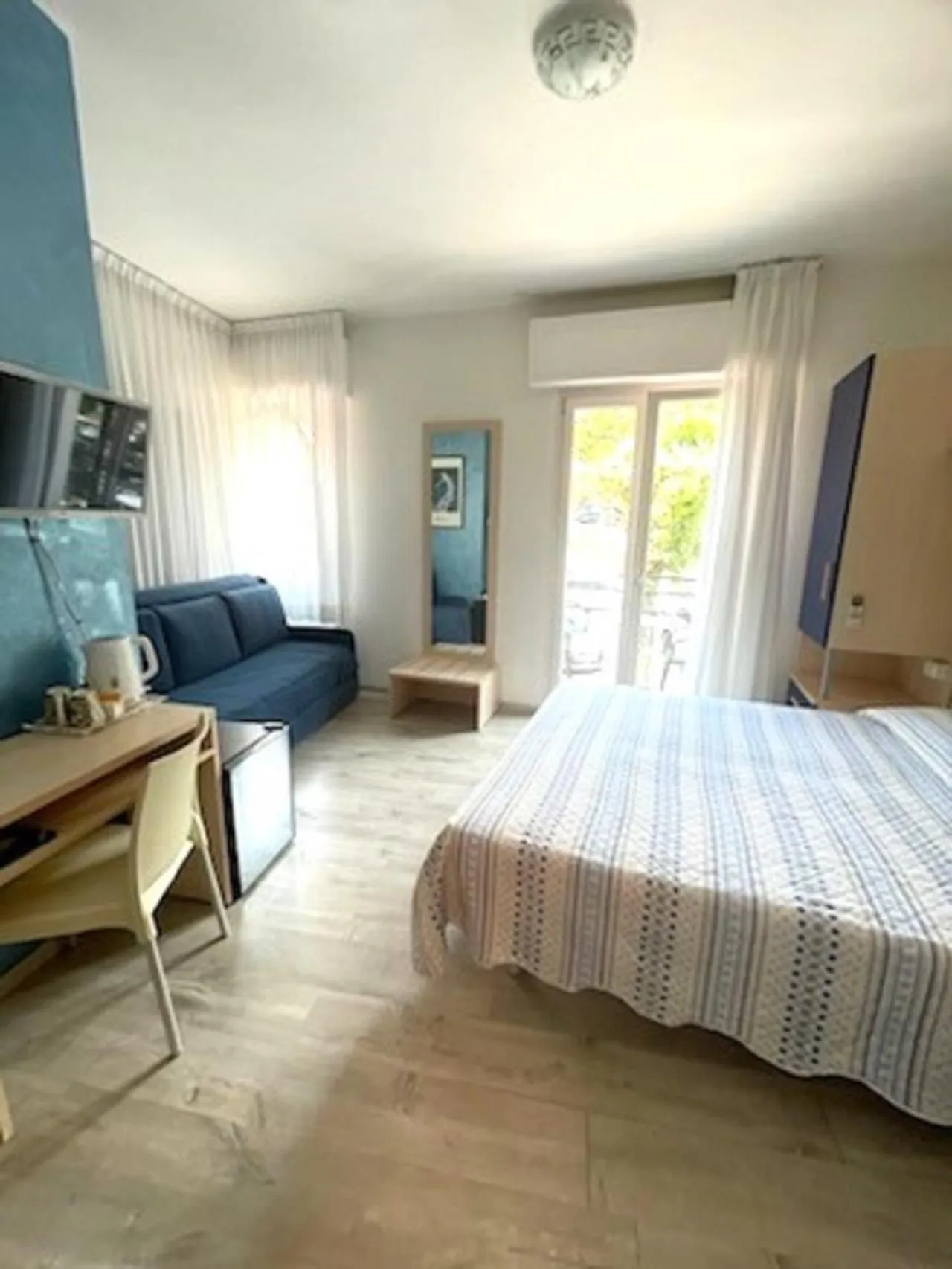 View (from property/room), Bed in Hotel Alpino