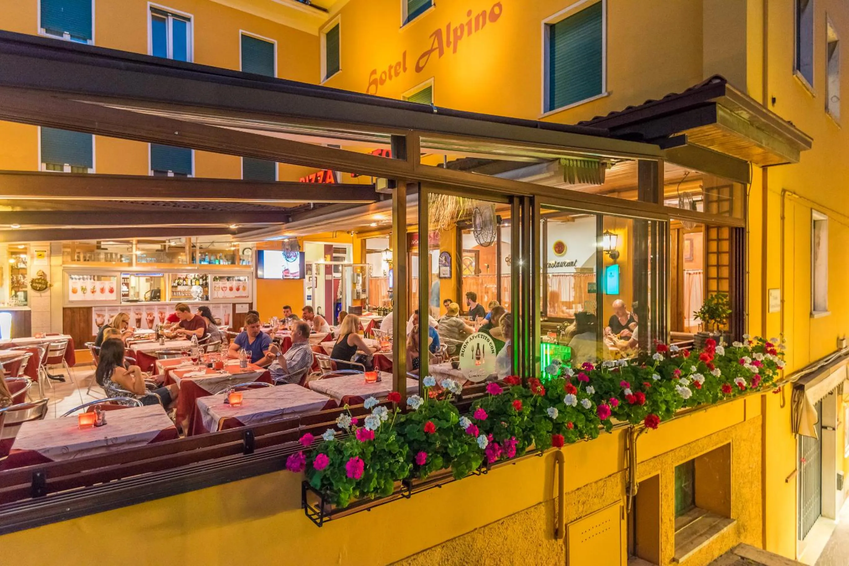Restaurant/places to eat in Hotel Alpino