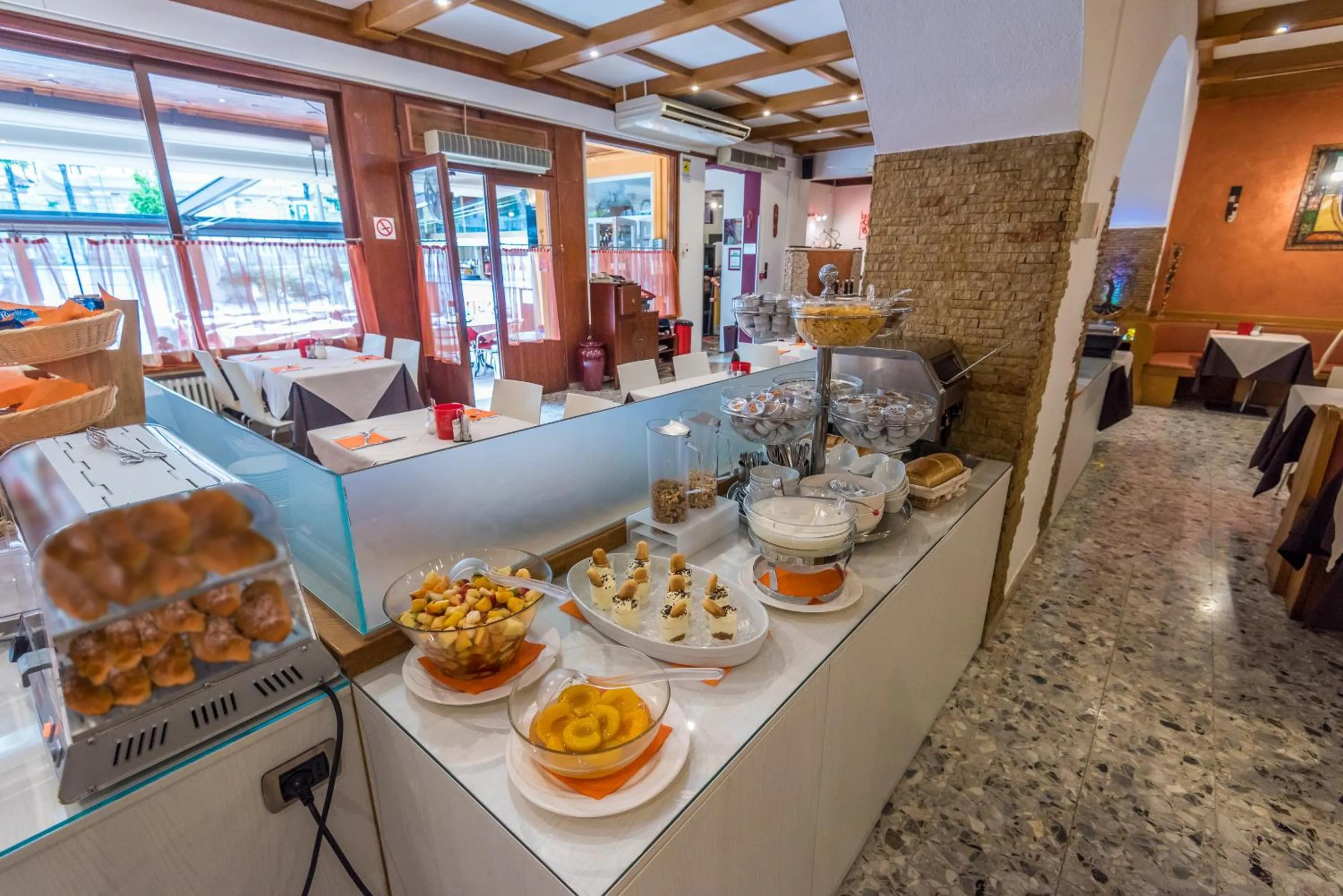 Restaurant/places to eat in Hotel Alpino