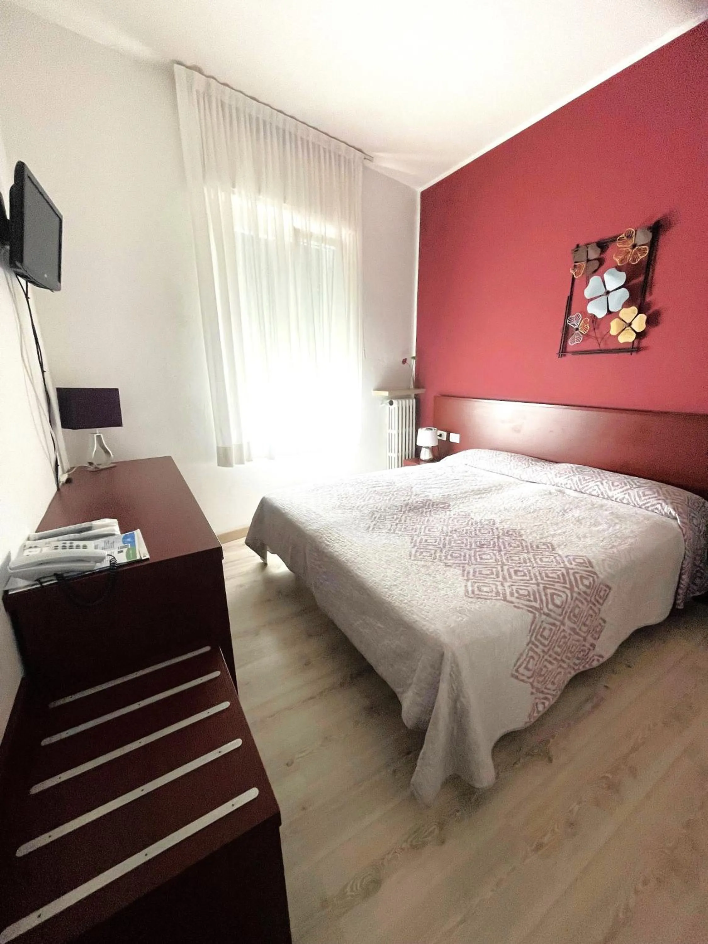 View (from property/room), Bed in Hotel Alpino