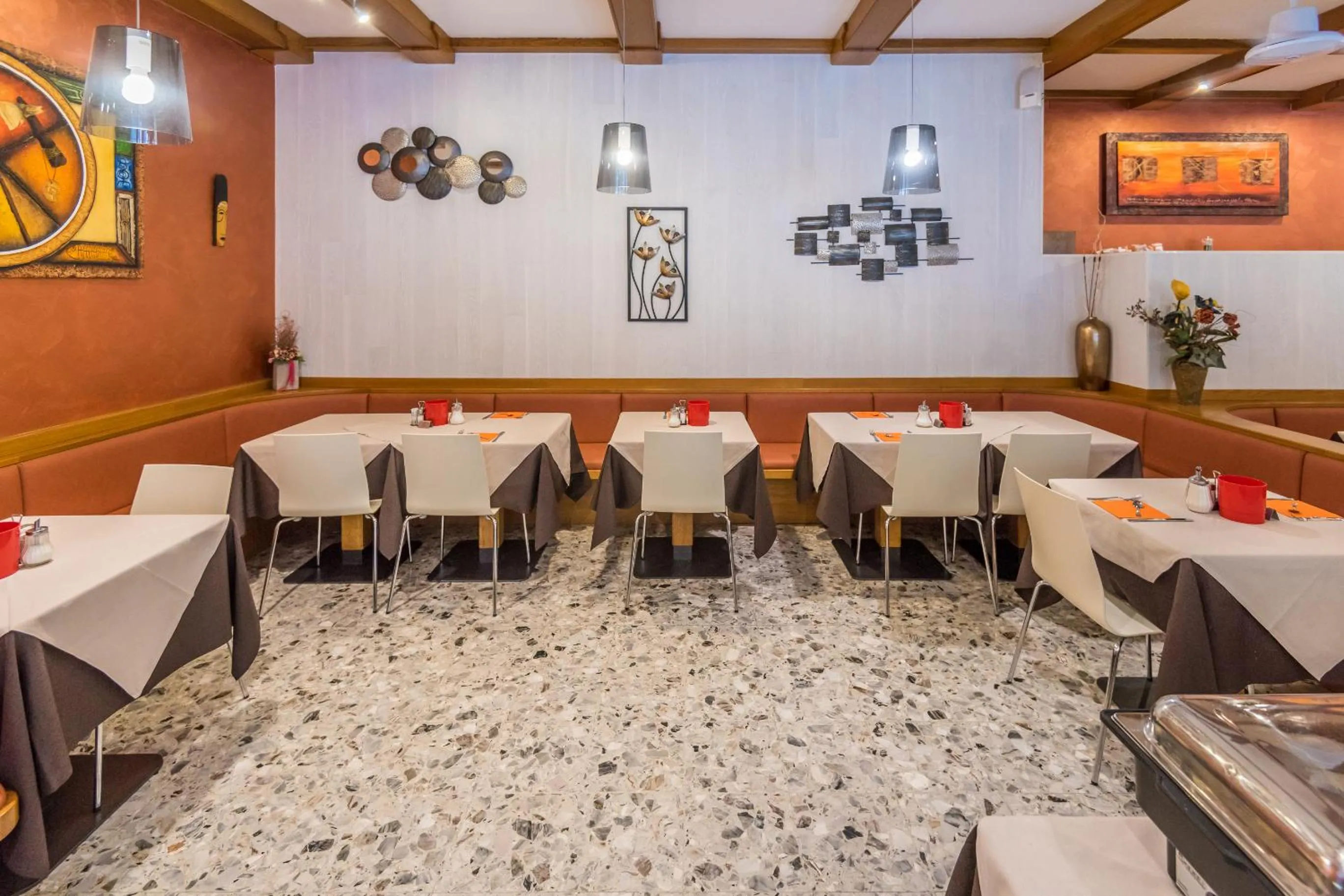 Restaurant/places to eat in Hotel Alpino