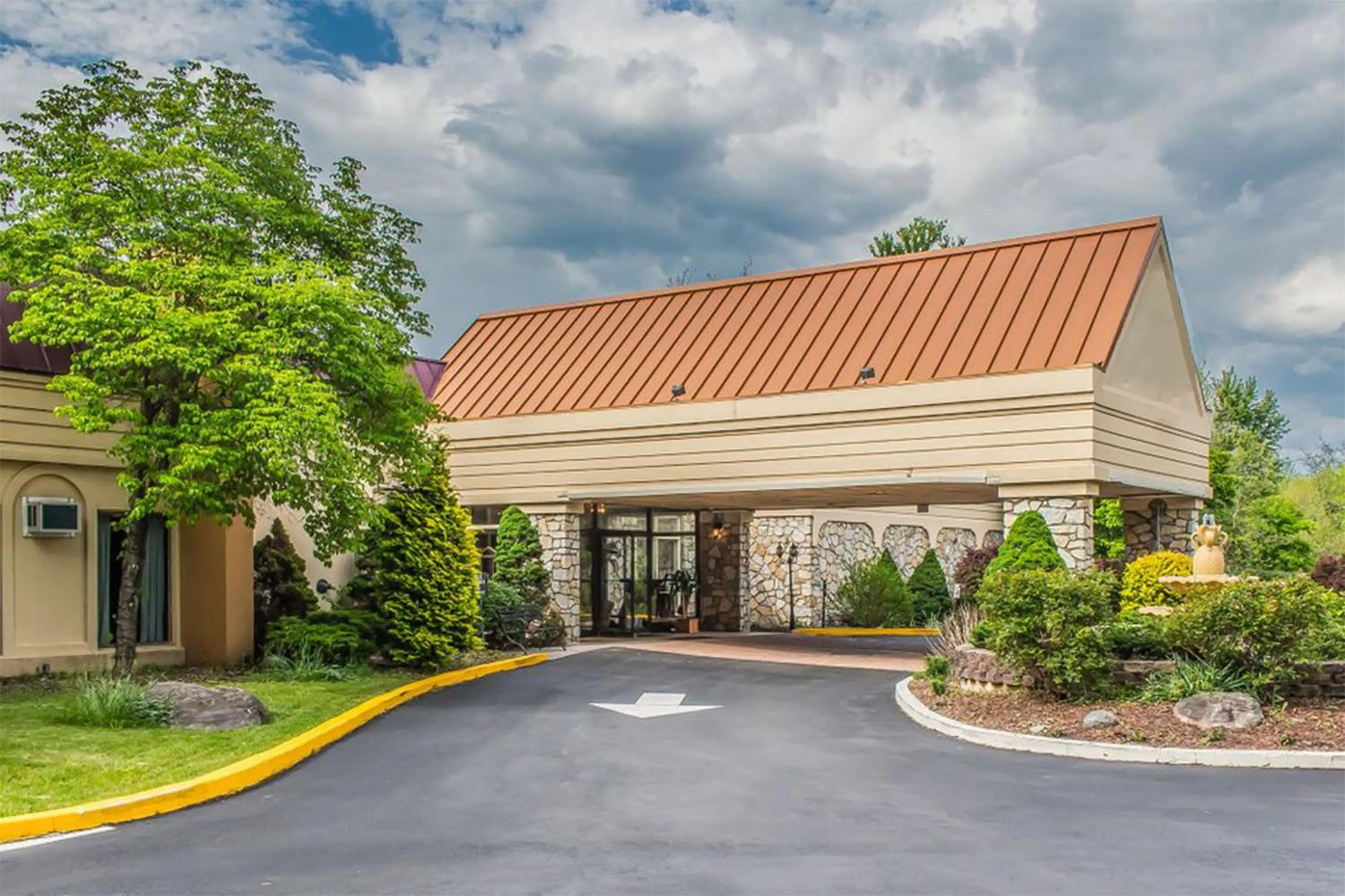 Property building in FairBridge Inn & Suites Poconos