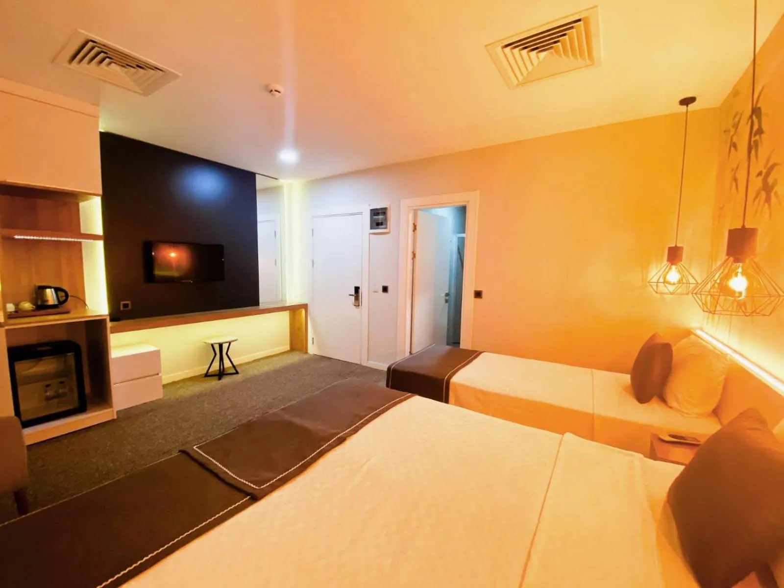 Photo of the whole room, Bed in Luis Otel