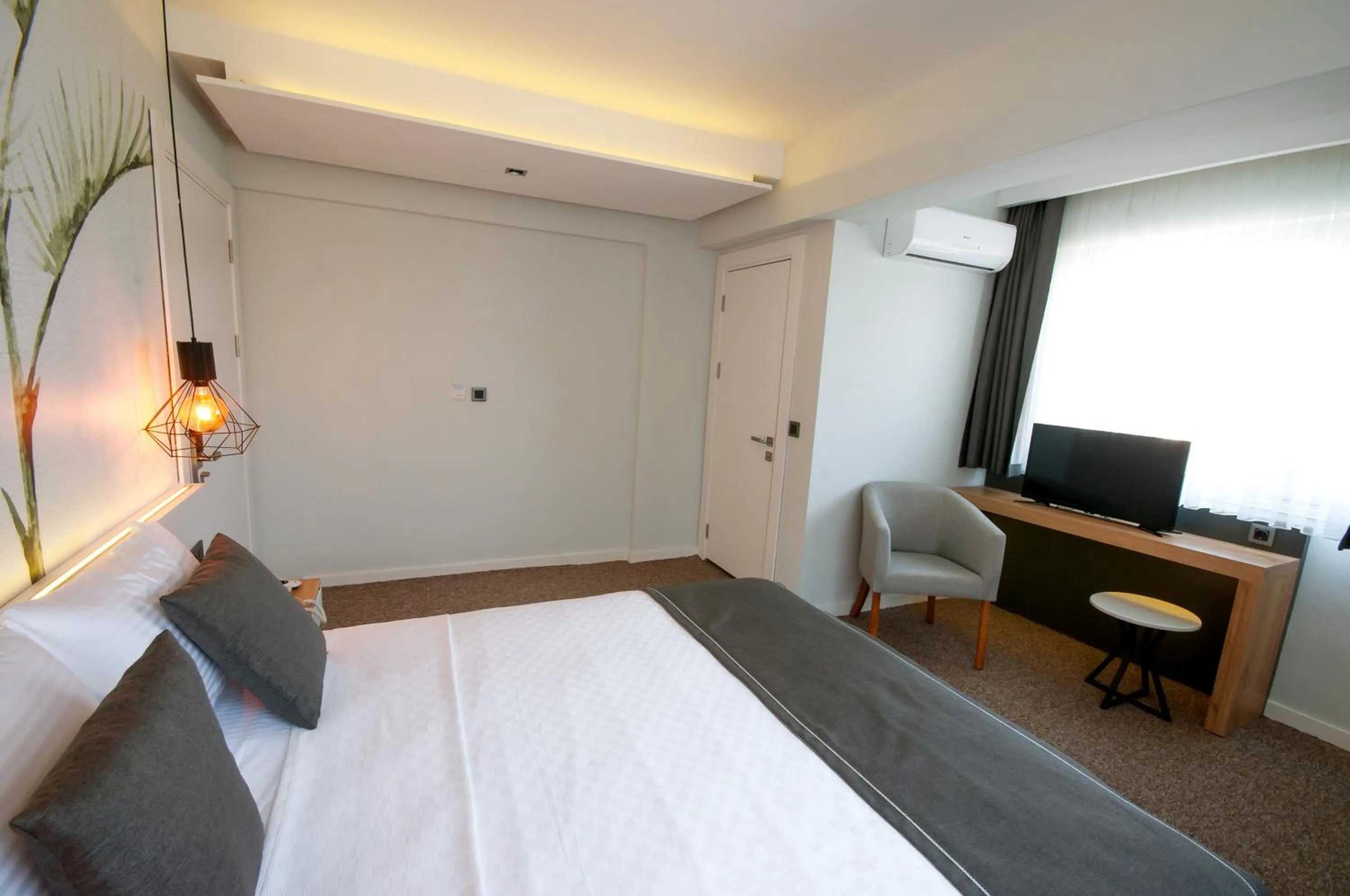 Photo of the whole room, Bed in Luis Otel