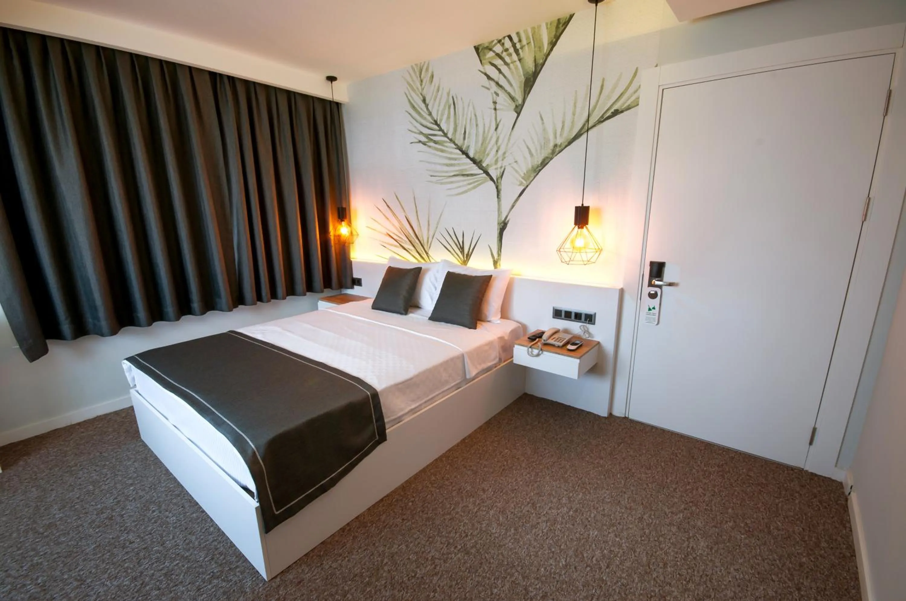 Photo of the whole room, Bed in Luis Otel