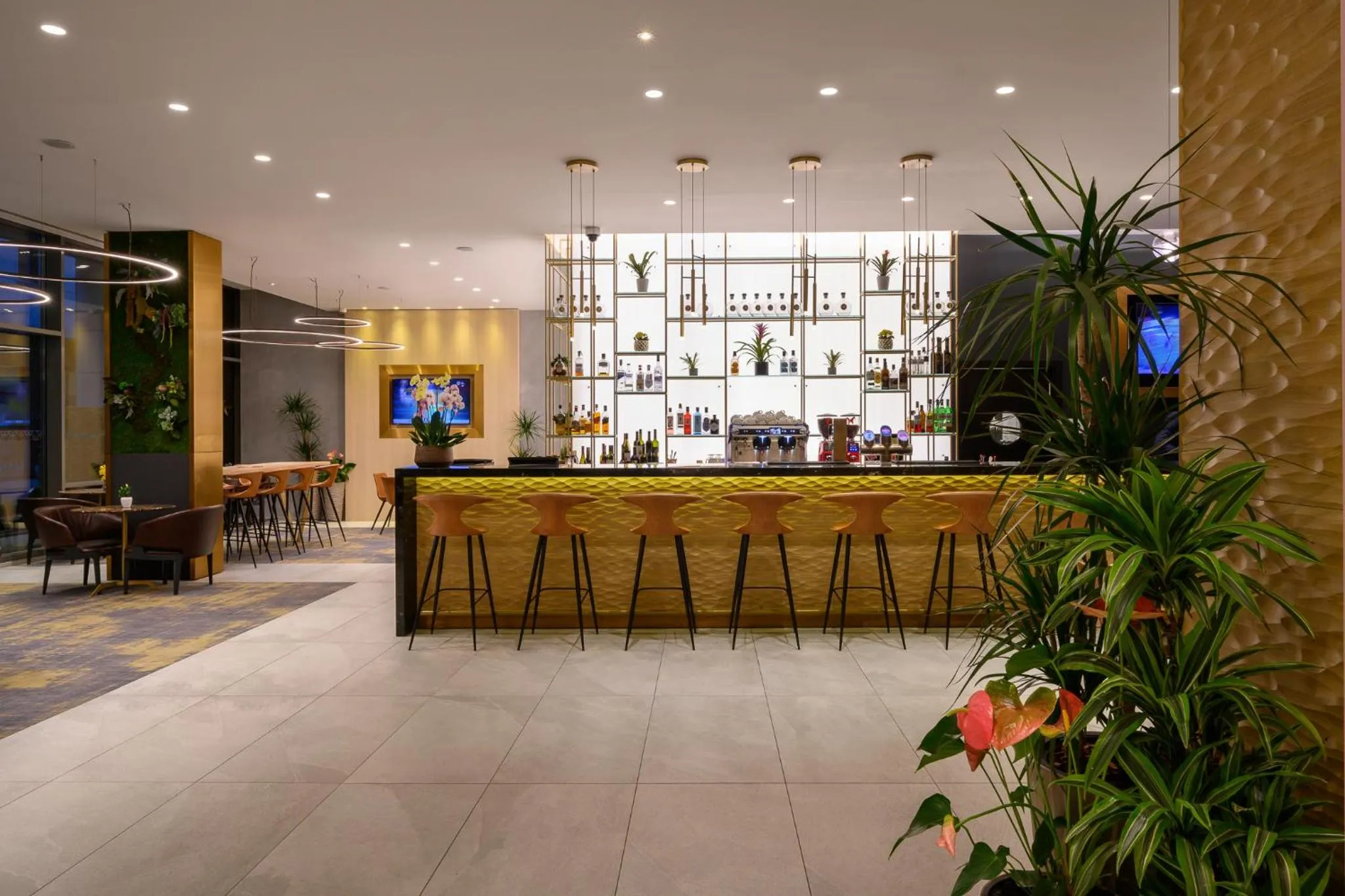 Lounge or bar in Hilton Garden Inn Budapest City Centre