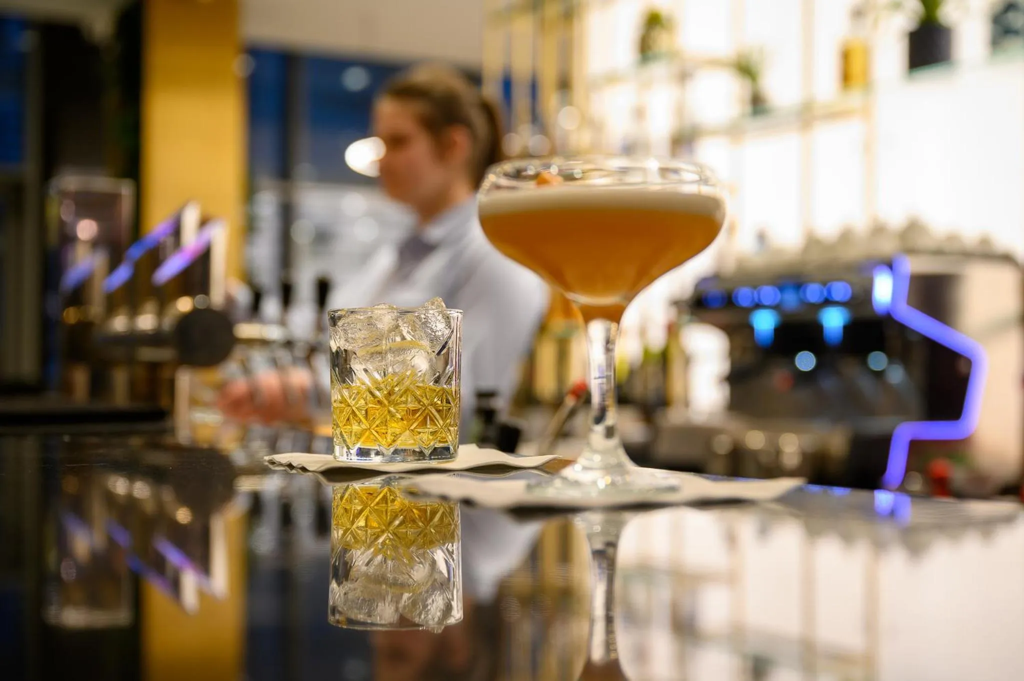 Lounge or bar in Hilton Garden Inn Budapest City Centre