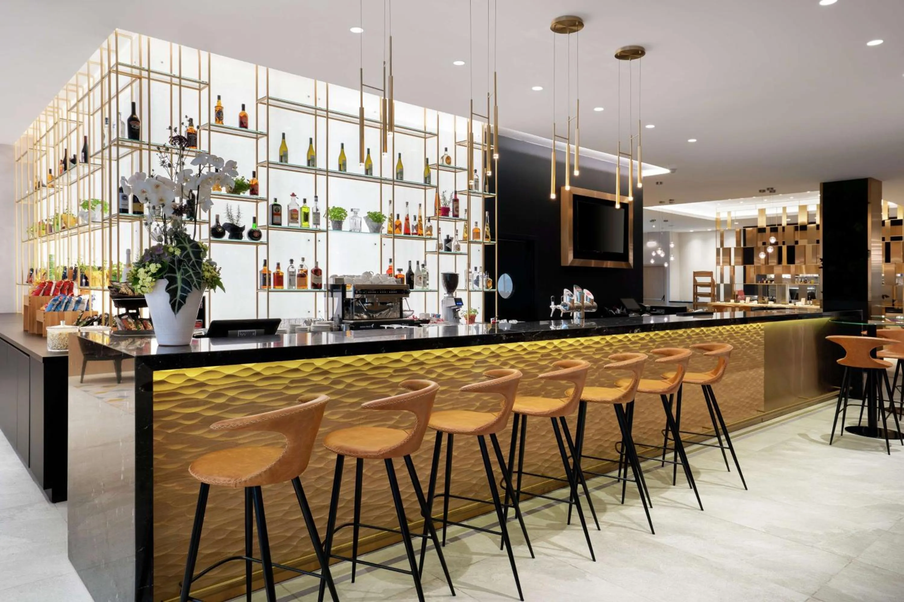 Lounge or bar in Hilton Garden Inn Budapest City Centre