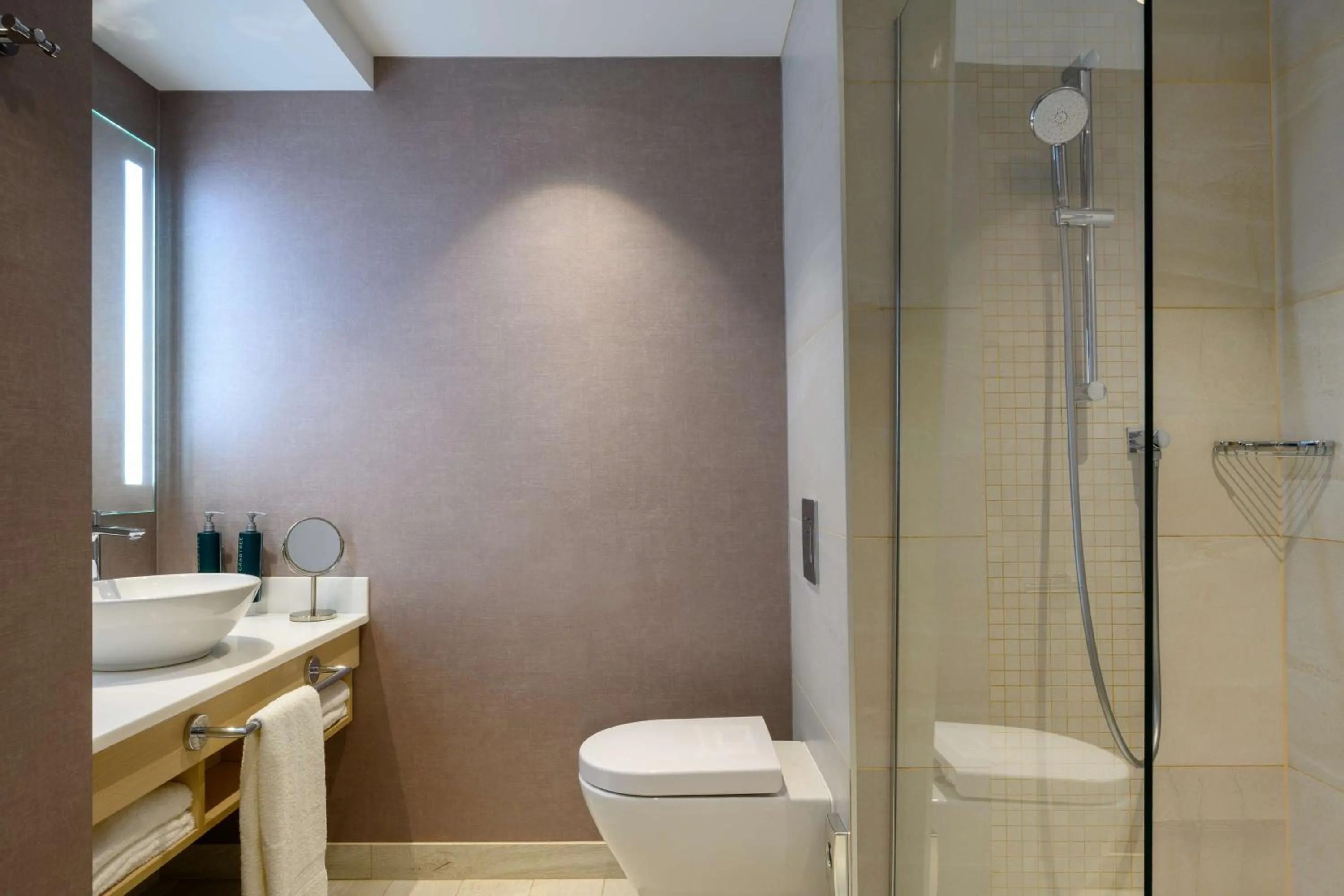 Photo of the whole room in Hilton Garden Inn Budapest City Centre