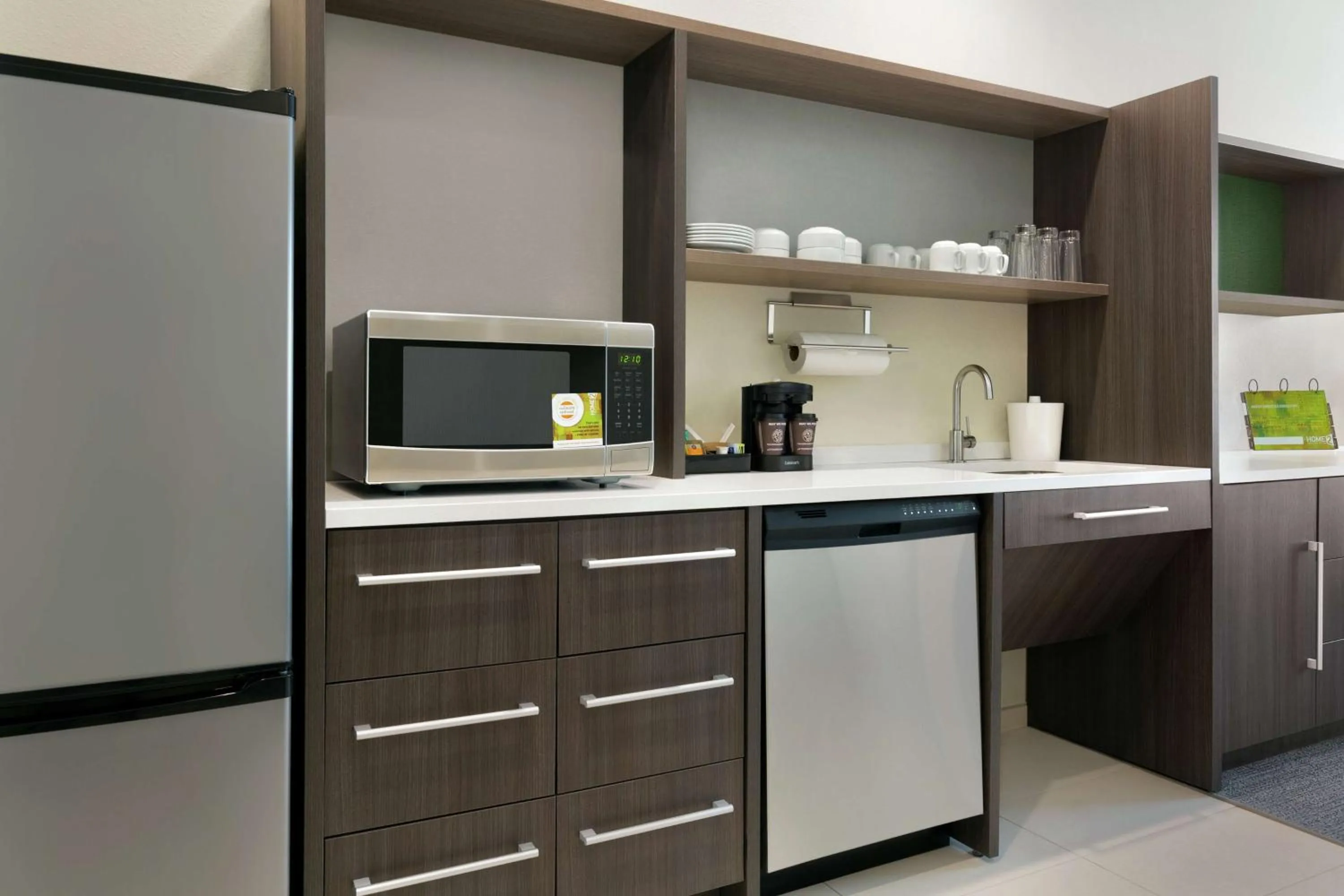 Kitchen or kitchenette in Home2 Suites By Hilton Houston-Pearland, Tx