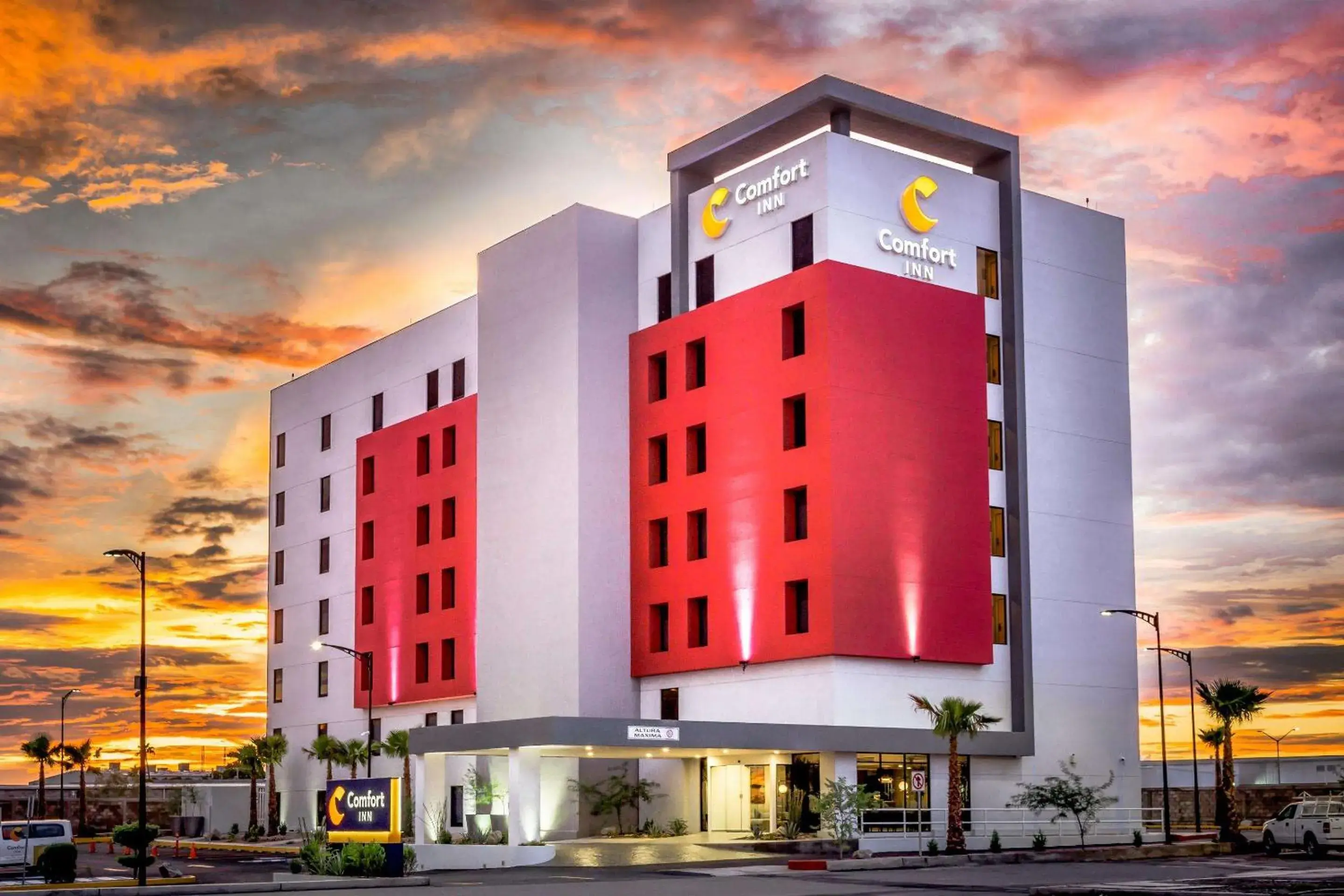 Property building in Comfort Inn Hermosillo Aeropuerto Property building in Comfort Inn Hermosillo Aeropuerto