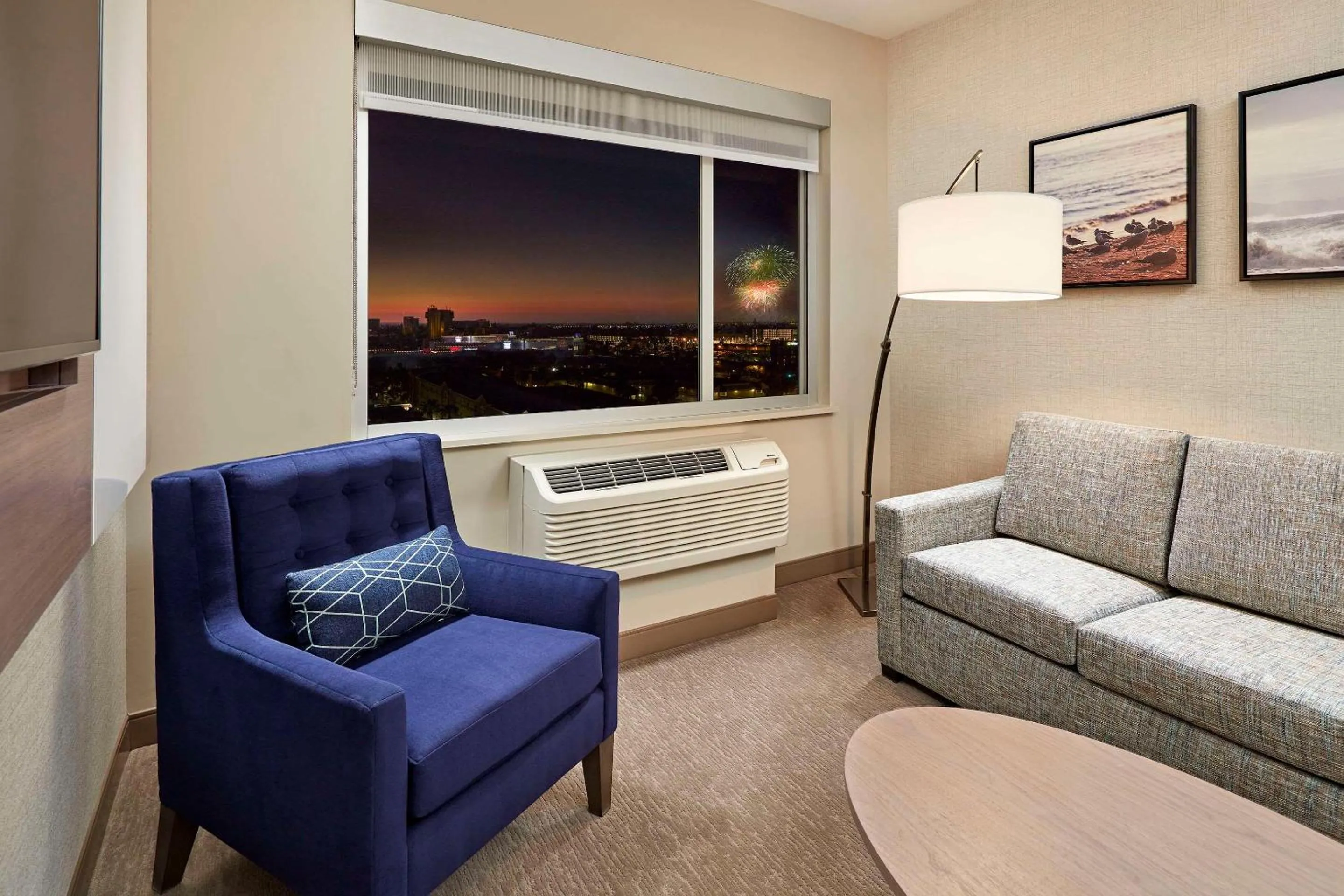 Living room in Anaheim Suites Hotel