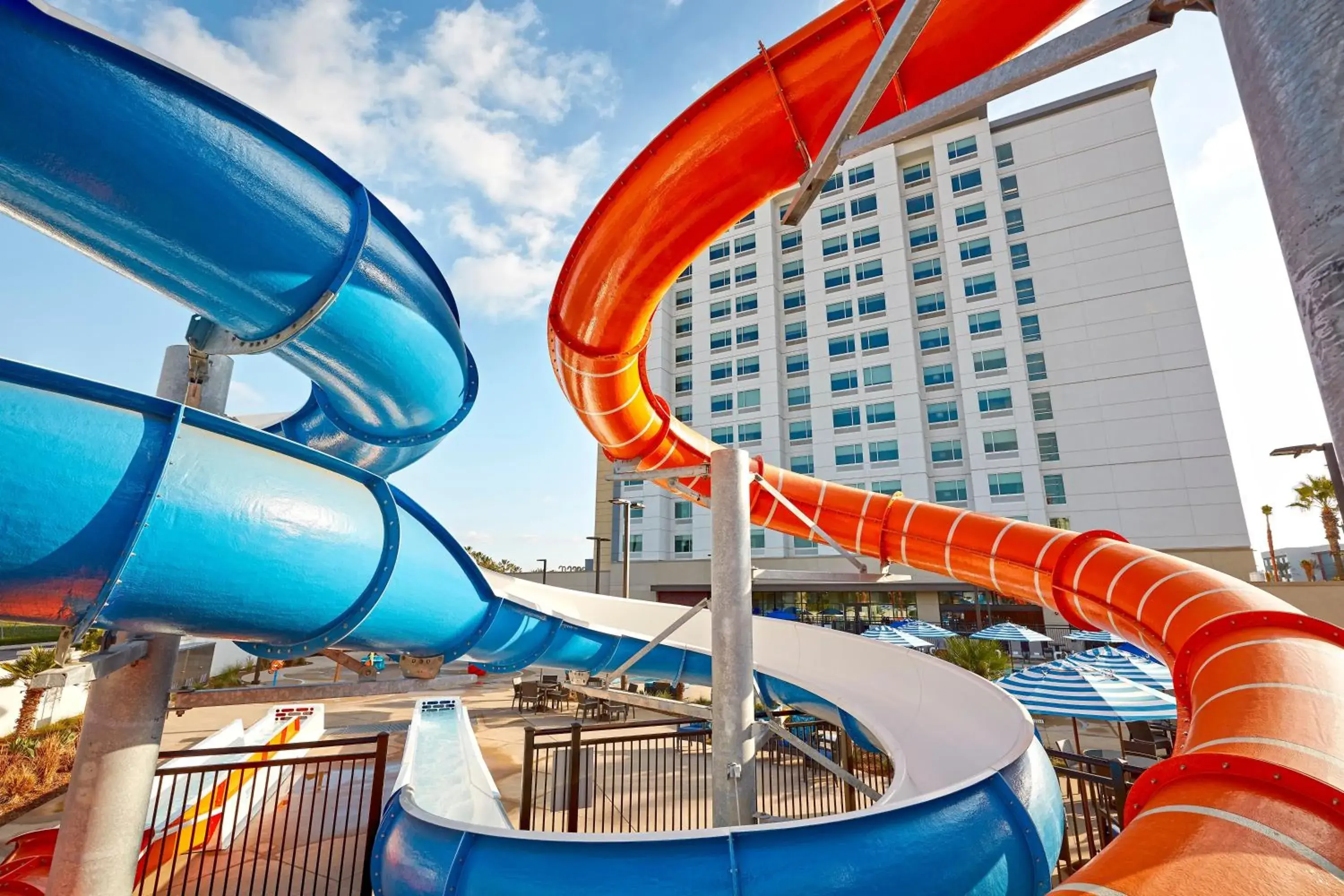 Swimming pool in Anaheim Resort Suites Swimming pool in Anaheim Resort Suites