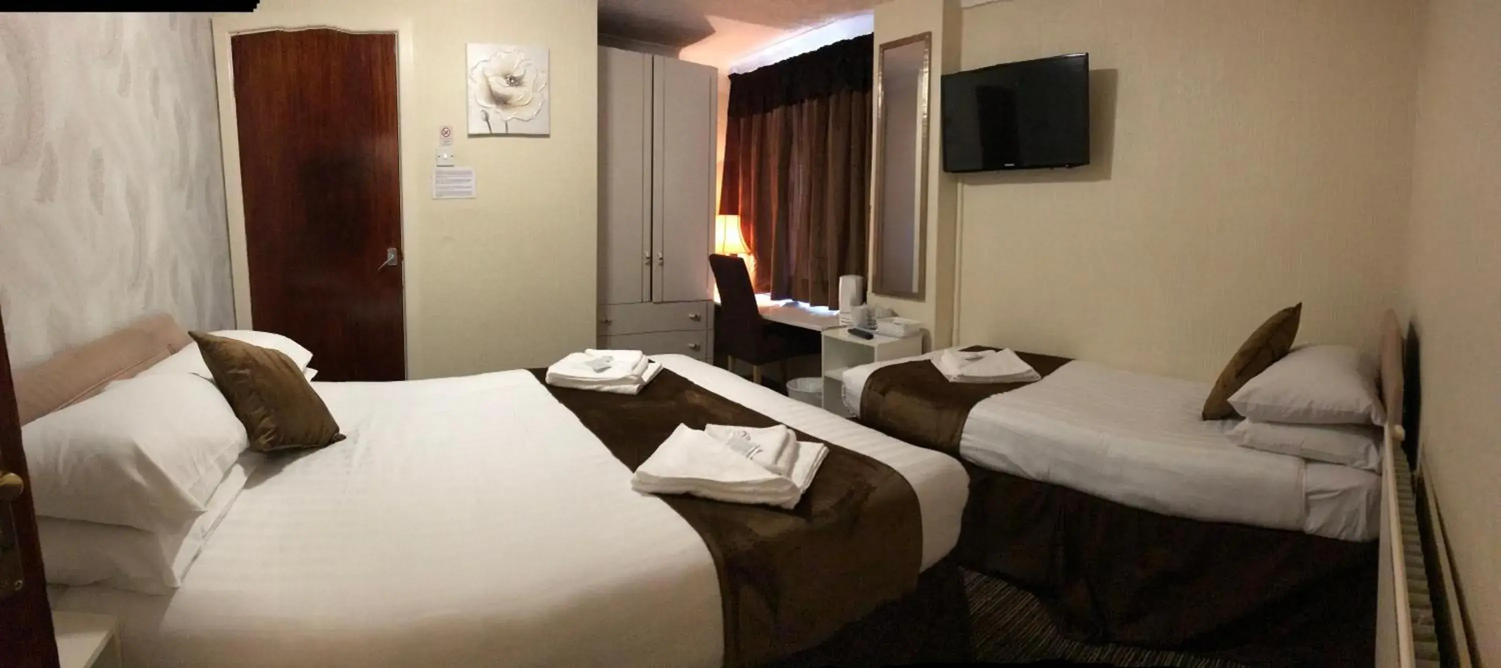 Bedroom, Bed in The Feathers Hotel Bedroom, Bed in The Feathers Hotel