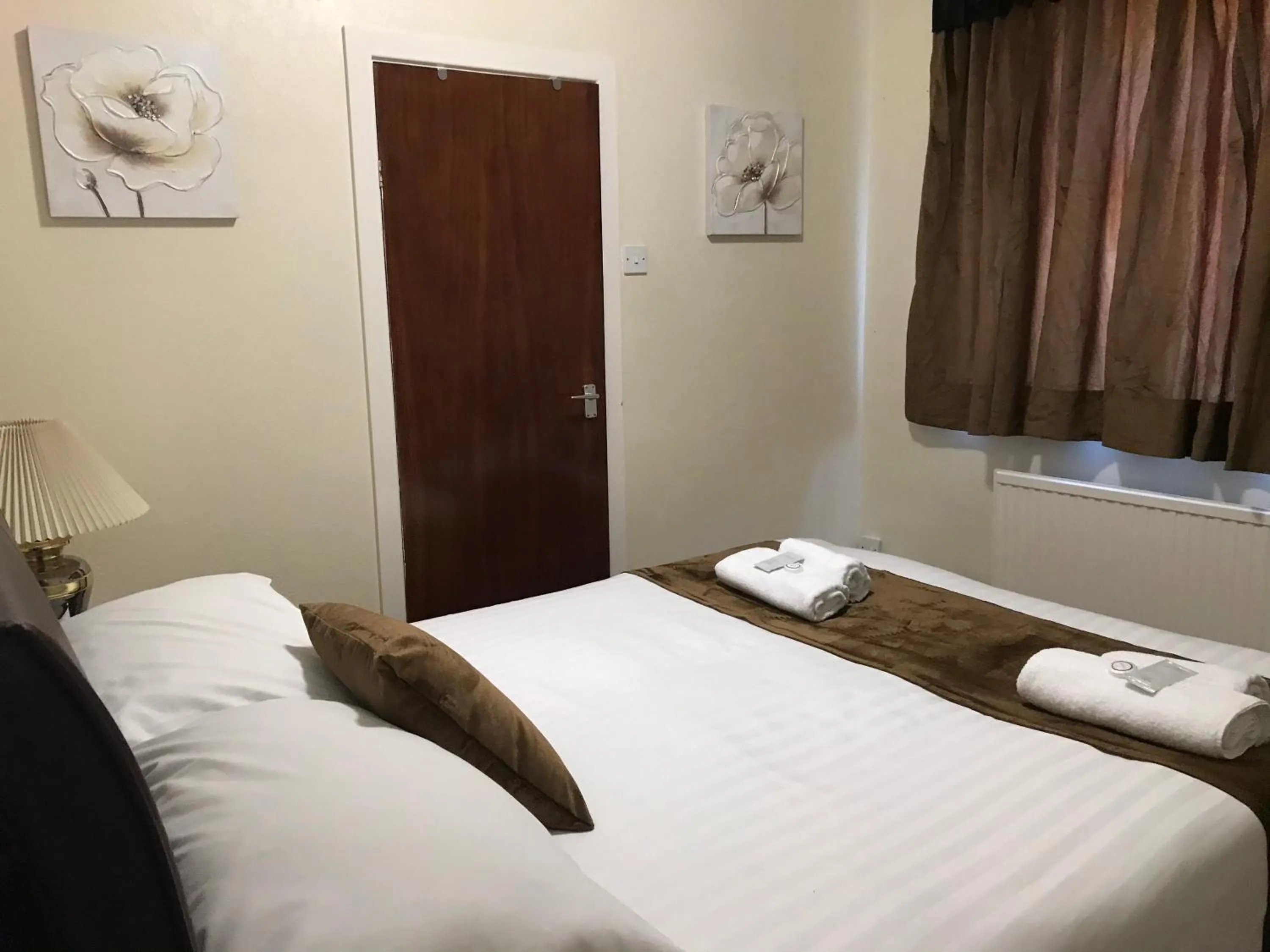 Bedroom, Bed in The Feathers Hotel