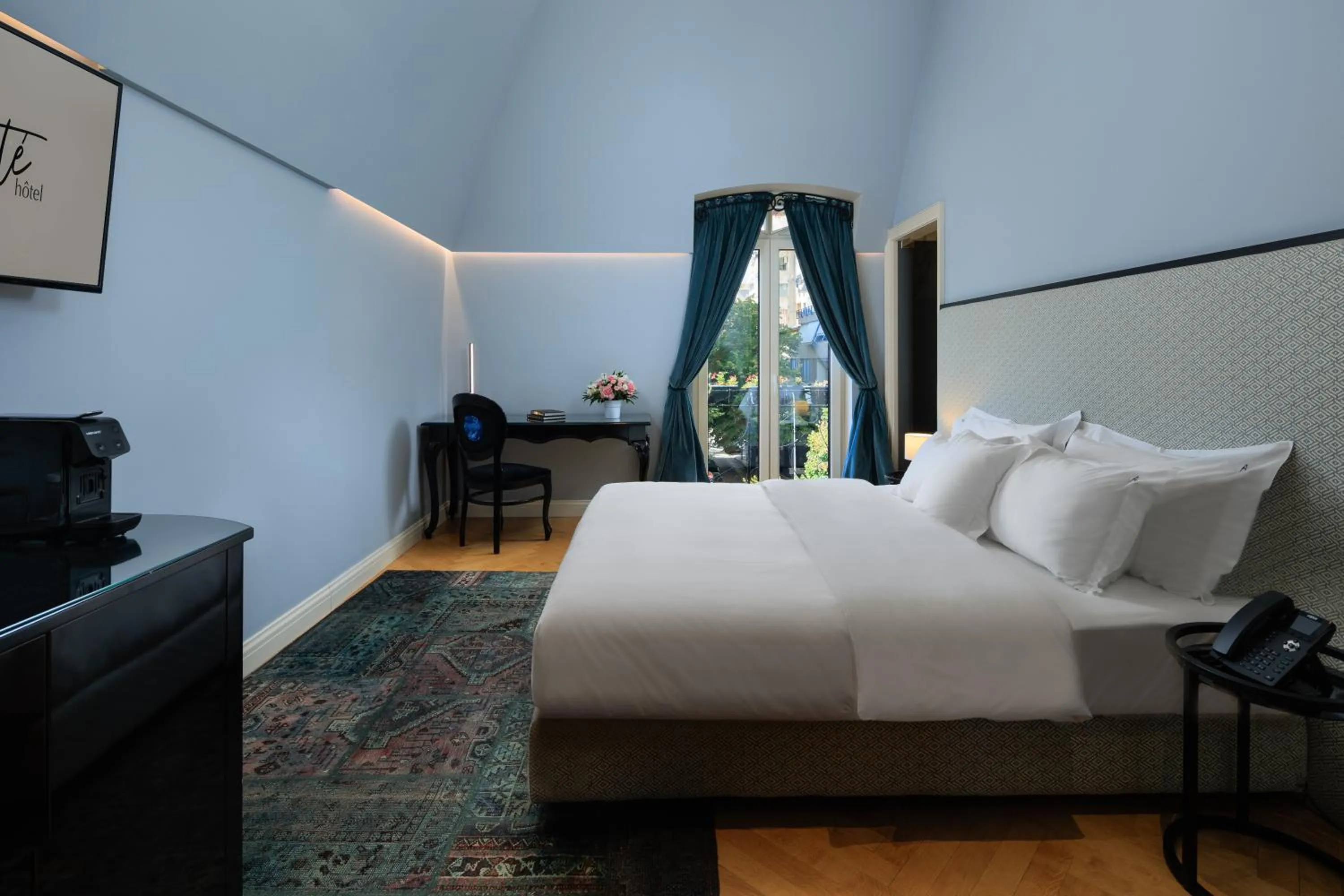 Photo of the whole room, Bed in Arté Boutique Hotel