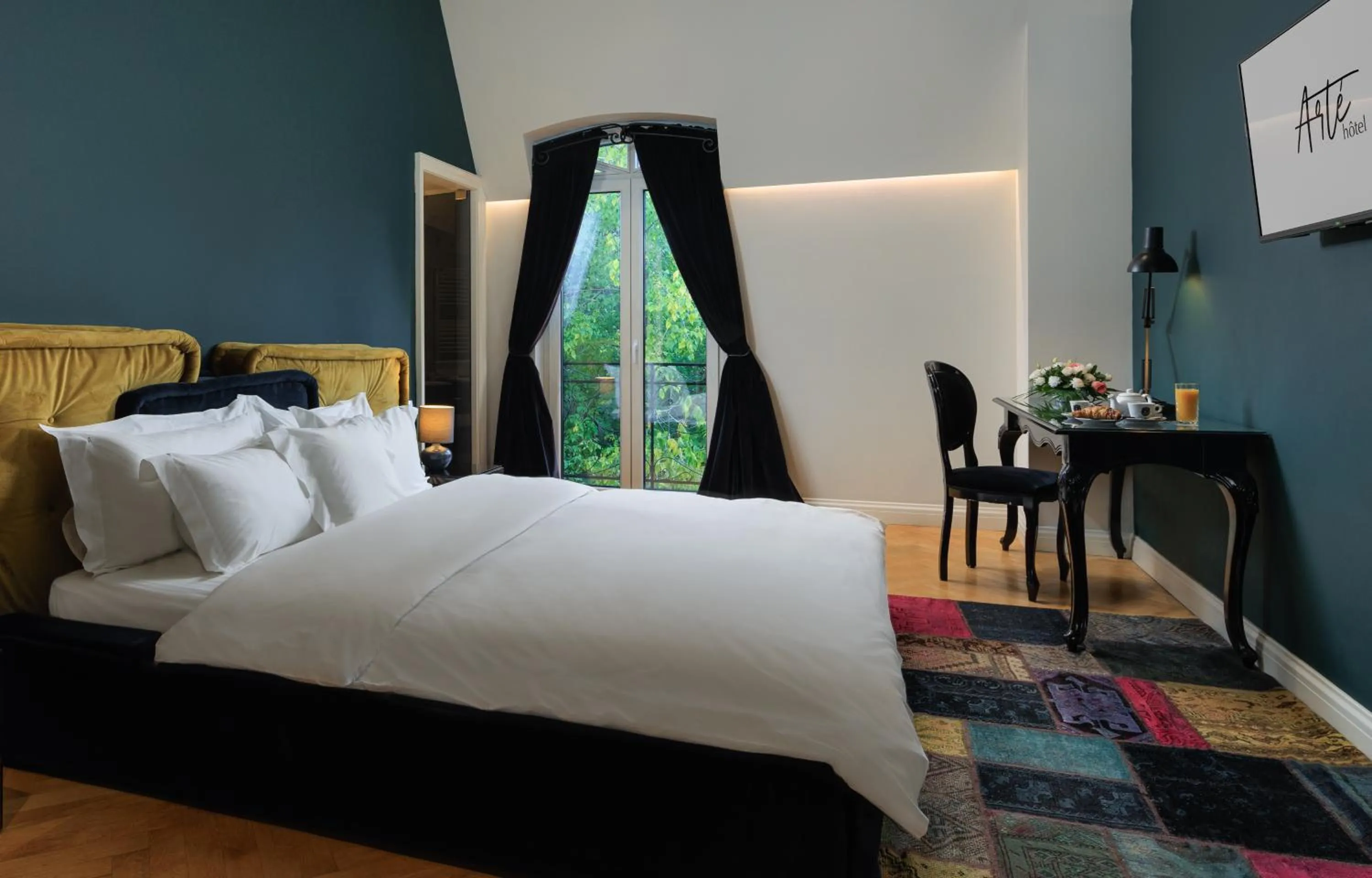Photo of the whole room, Bed in Arté Boutique Hotel
