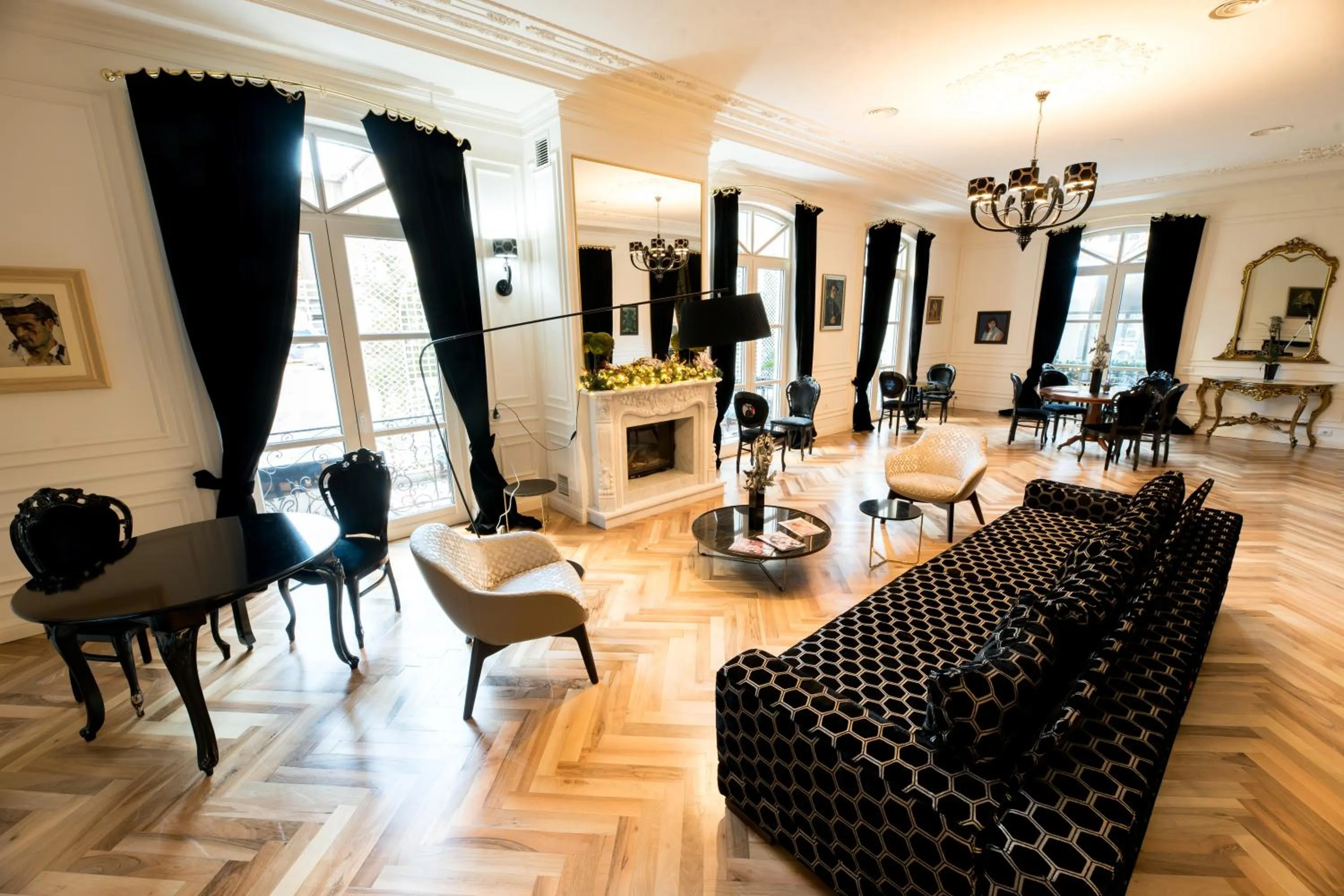 Seating area in Arté Boutique Hotel