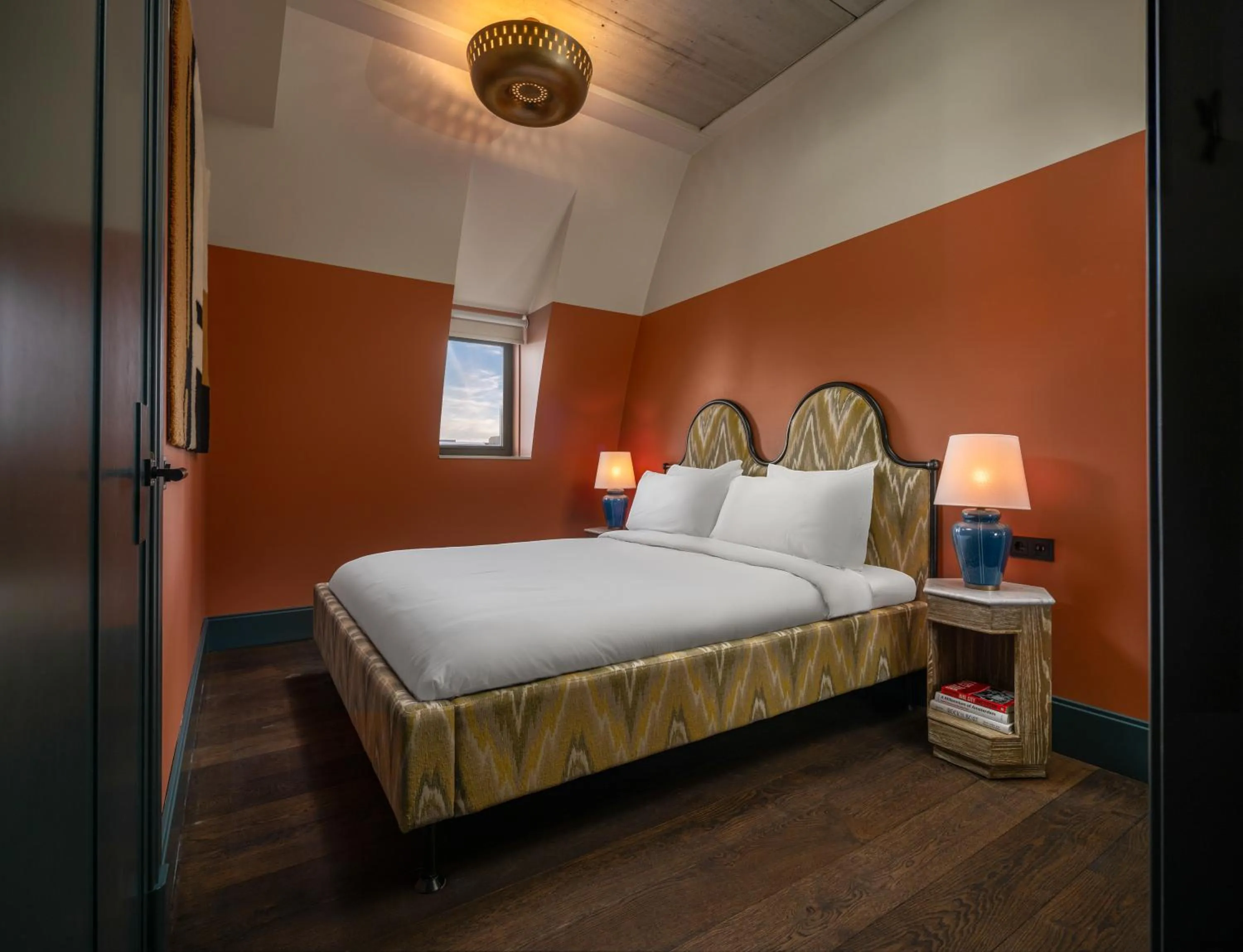 Bed in The July - Boat & Co