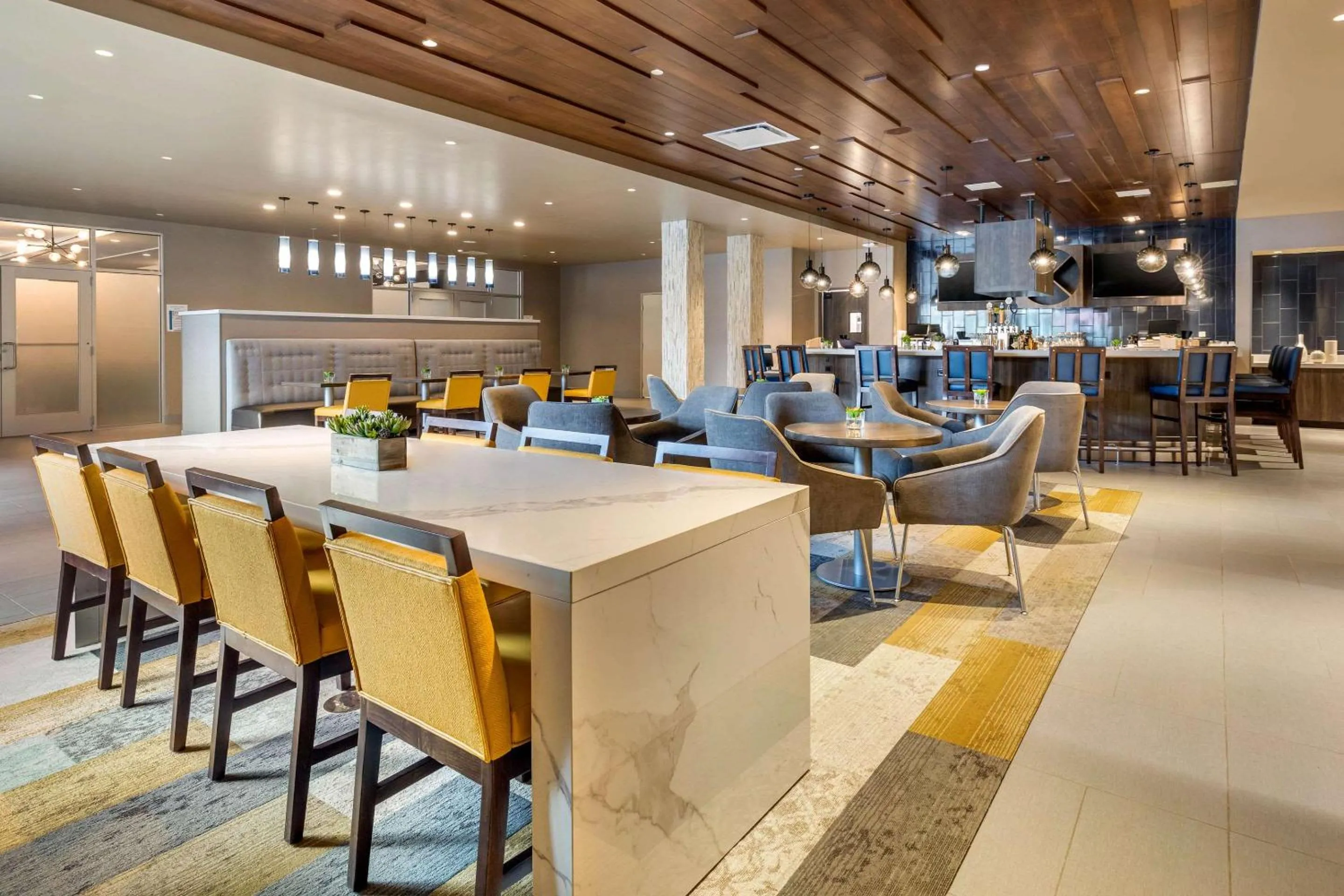 Restaurant/places to eat in Cambria Hotel Milwaukee Downtown