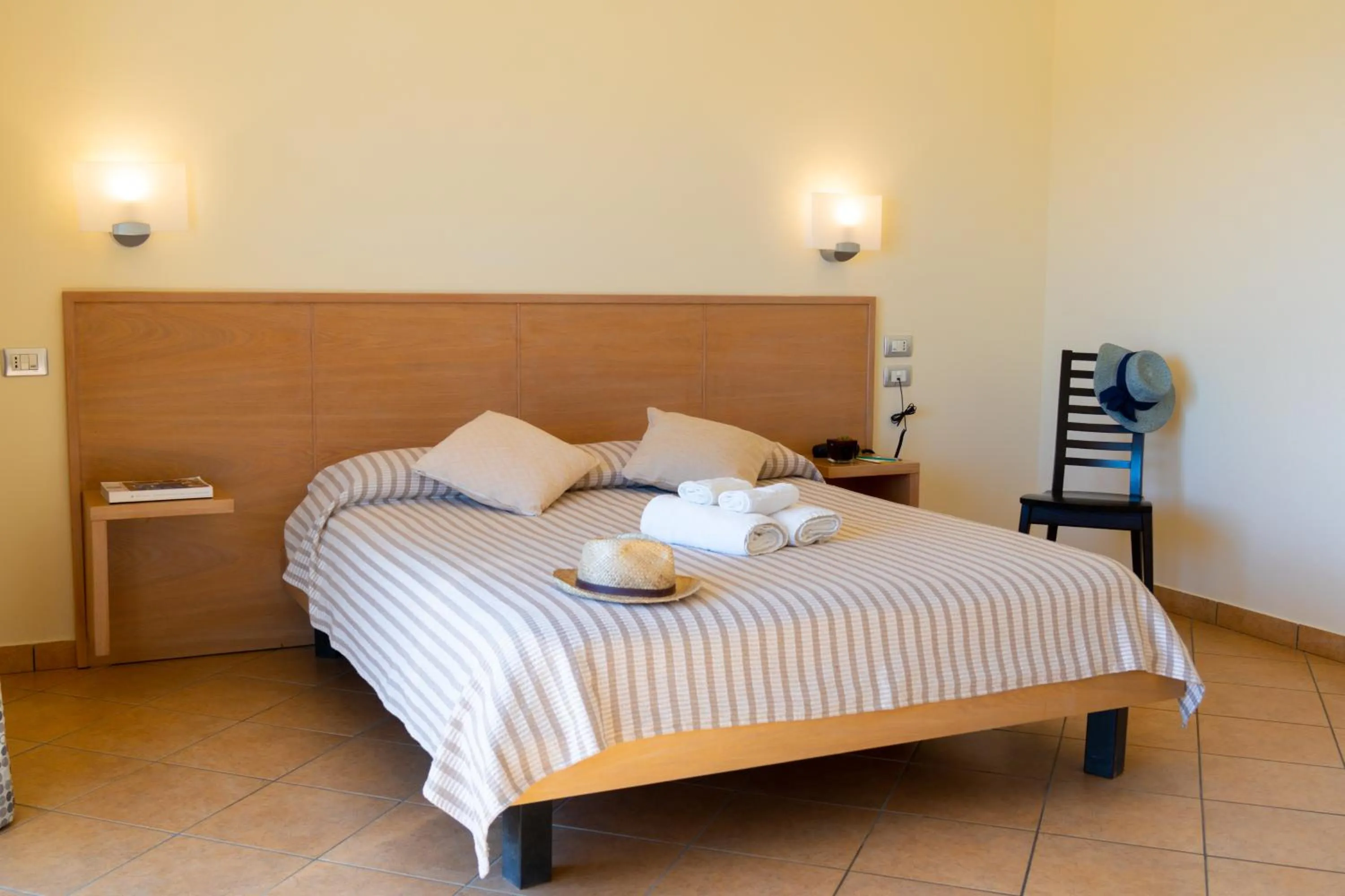 Bedroom, Bed in Hotel Garden