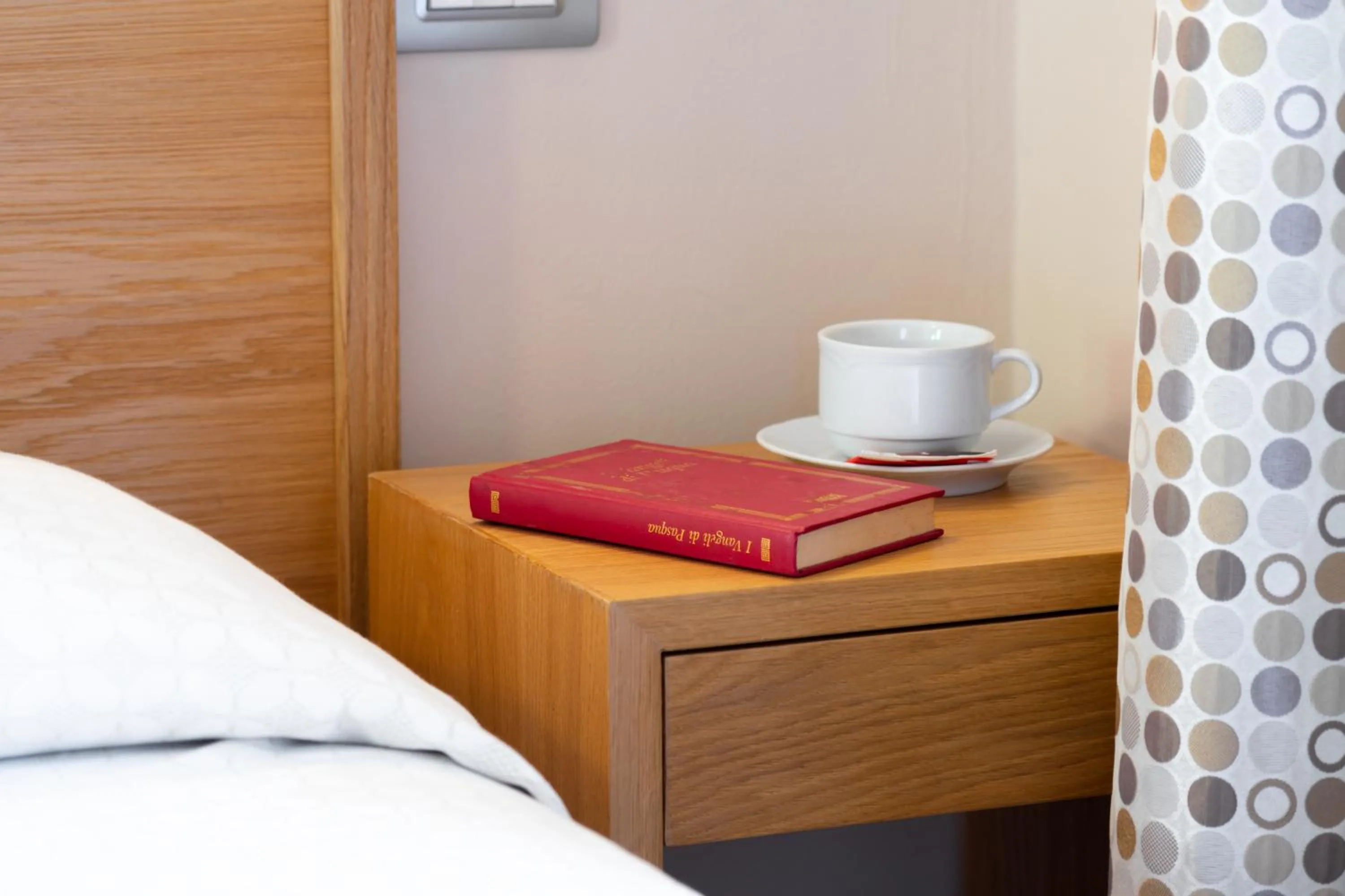 Bedroom, Bed in Hotel Garden