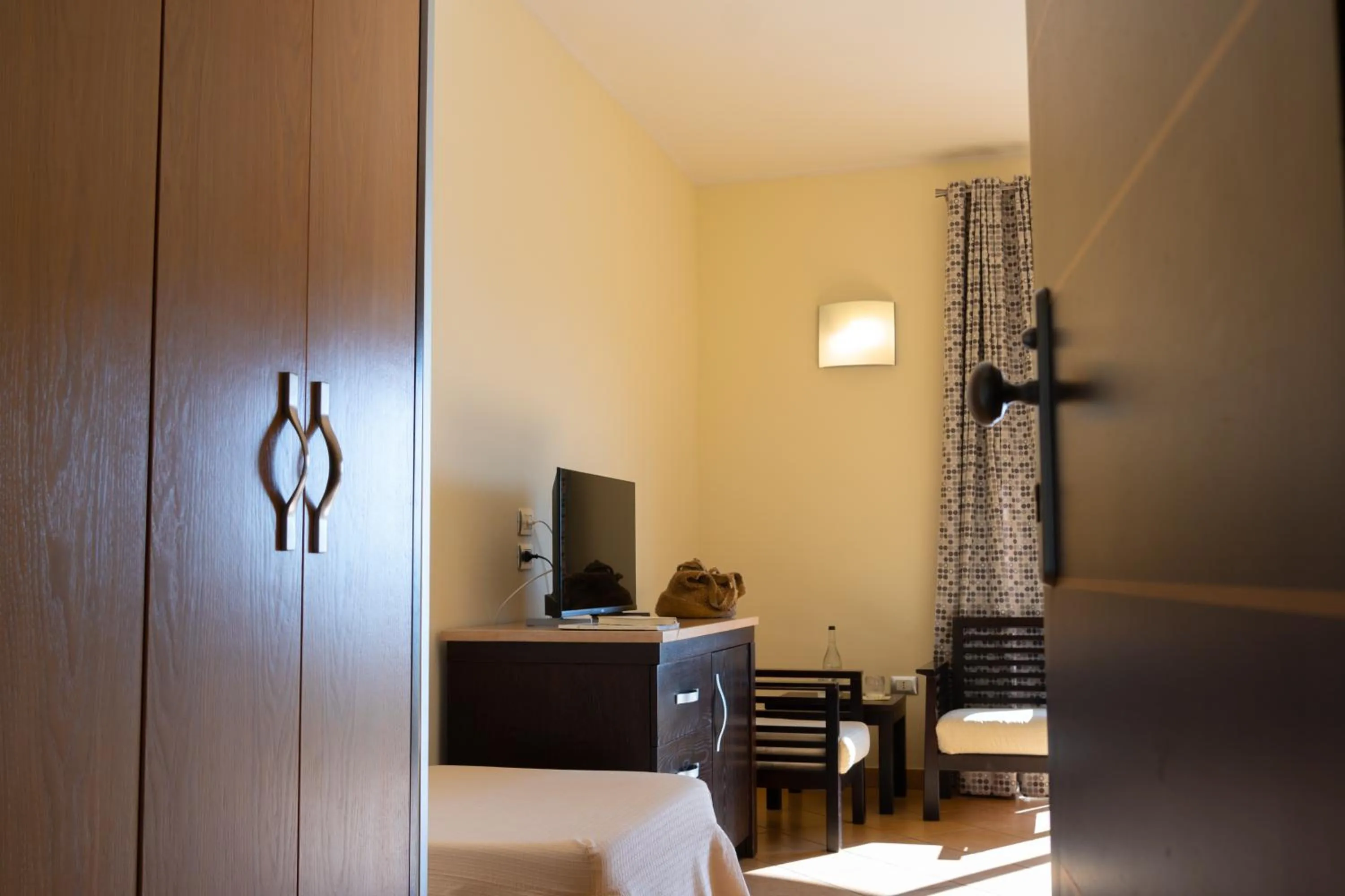 Bedroom, Bed in Hotel Garden