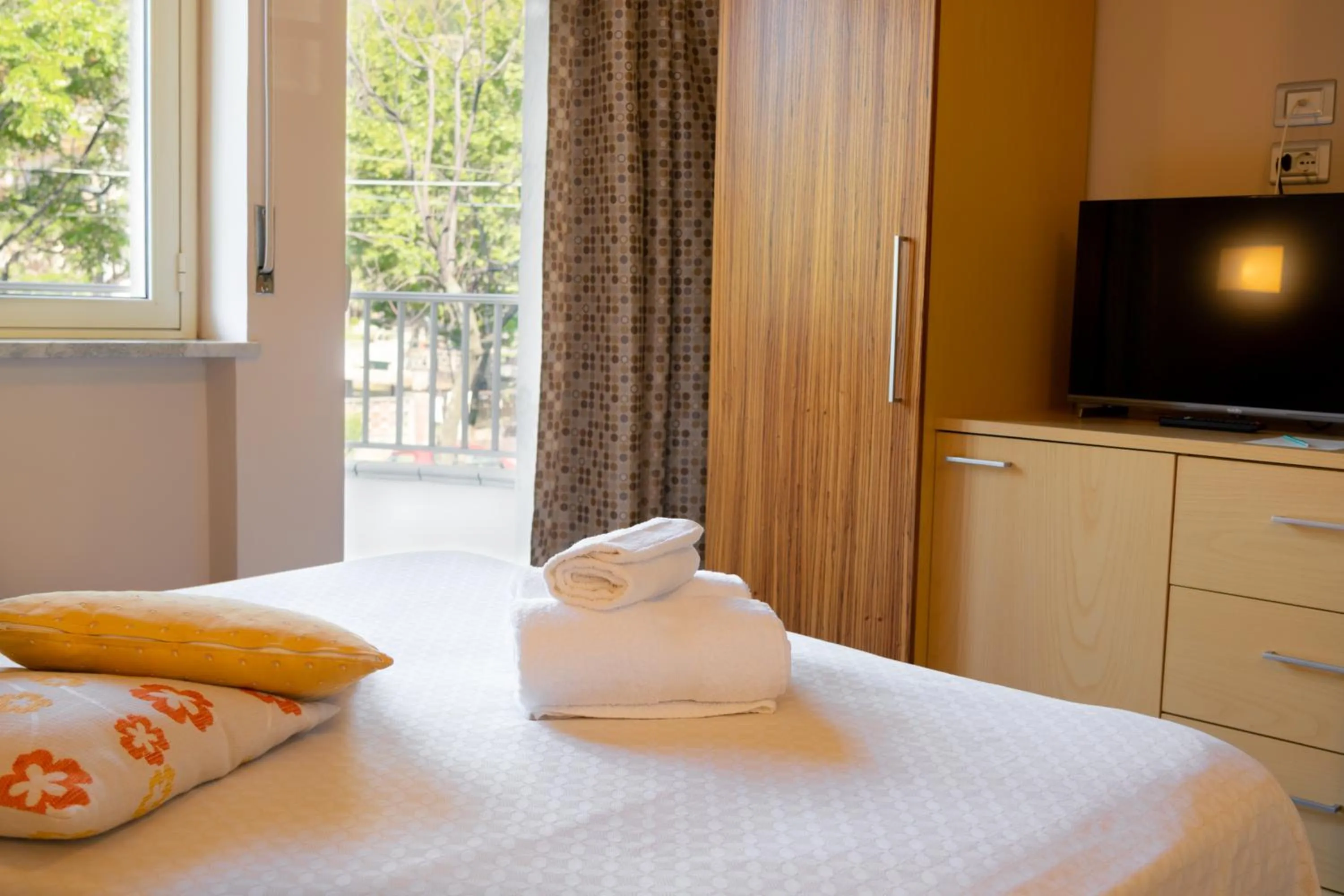 Bedroom, Bed in Hotel Garden