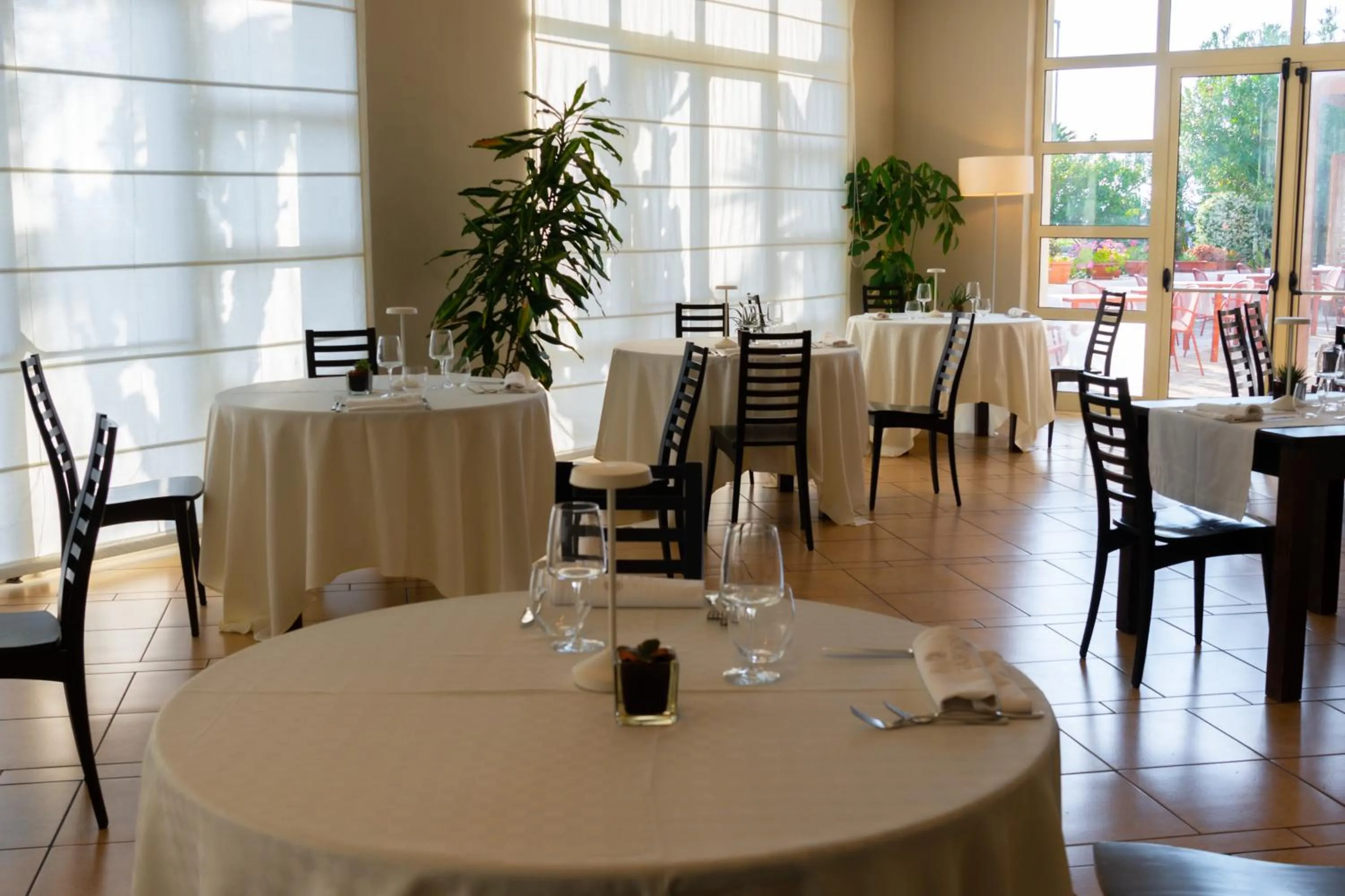 Restaurant/places to eat in Hotel Garden