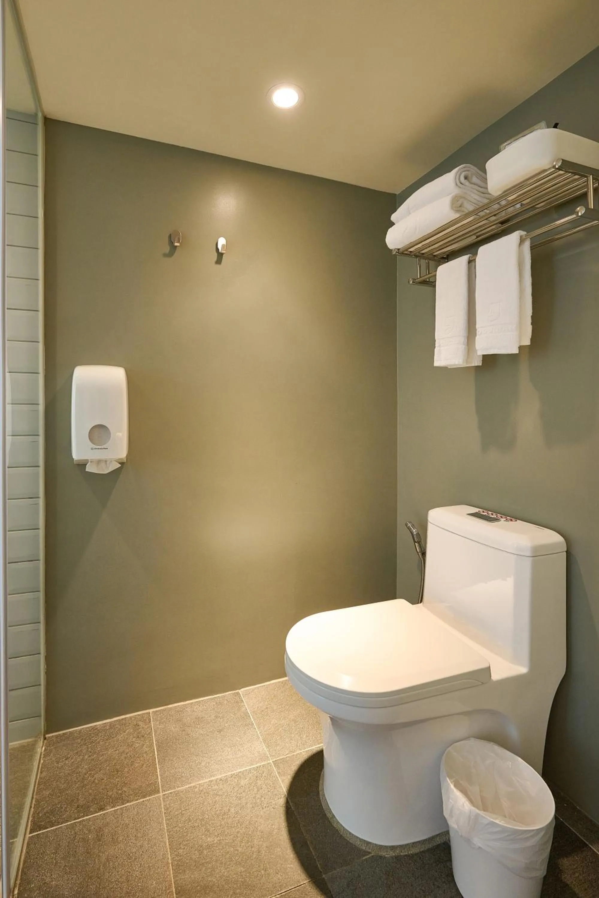 Shower in Doudian DDiNN Hotel