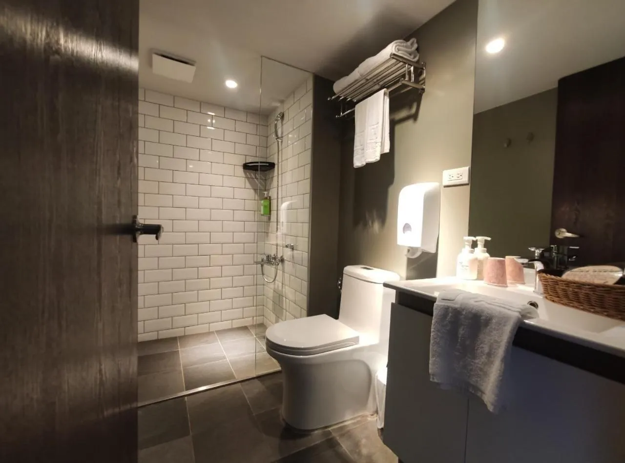 Shower in Doudian DDiNN Hotel