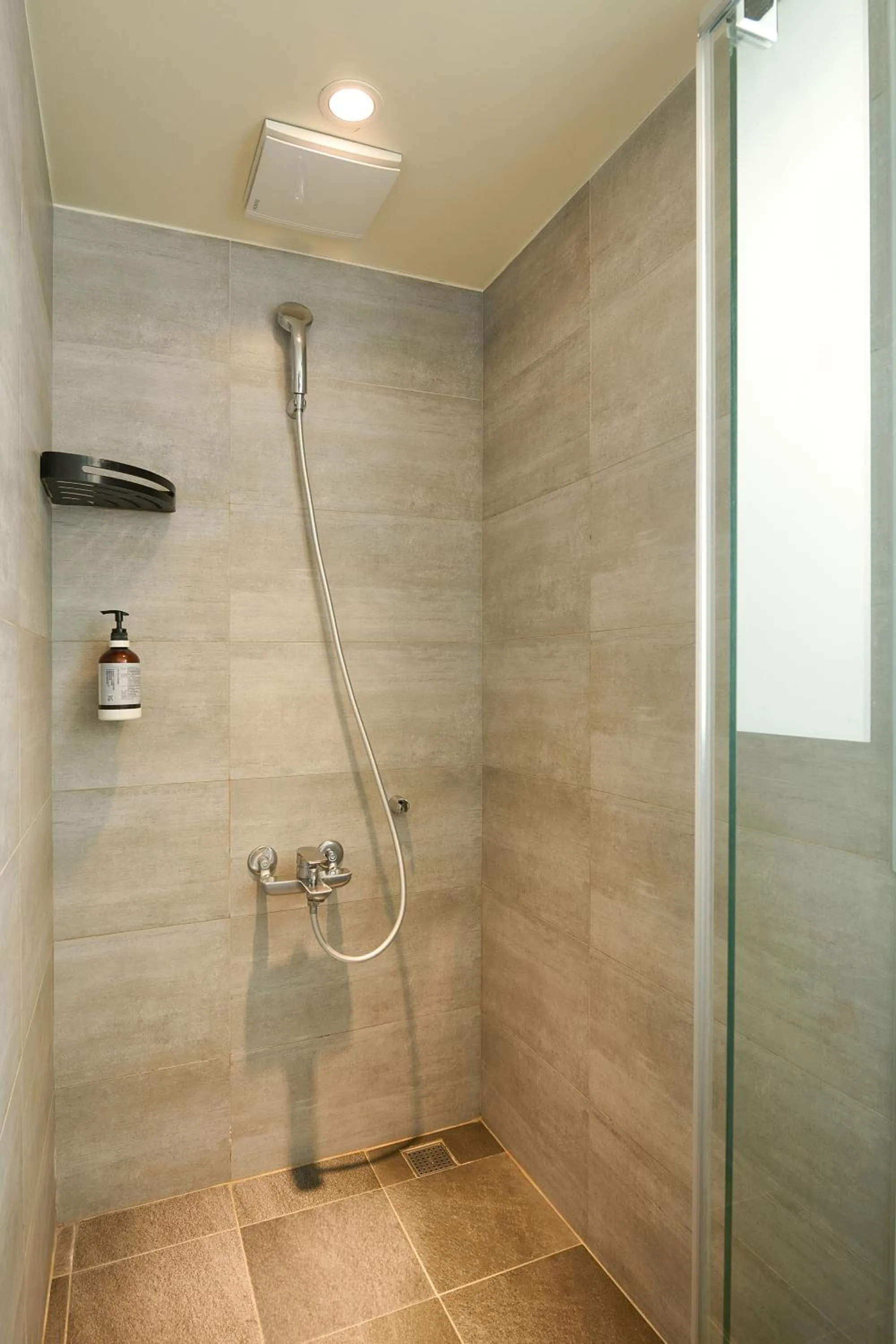 Shower in Doudian DDiNN Hotel