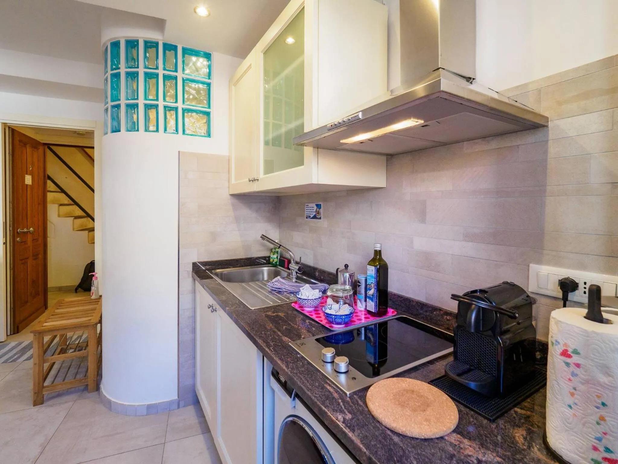 Kitchen or kitchenette in Ventu de Ma Studios & Rooms