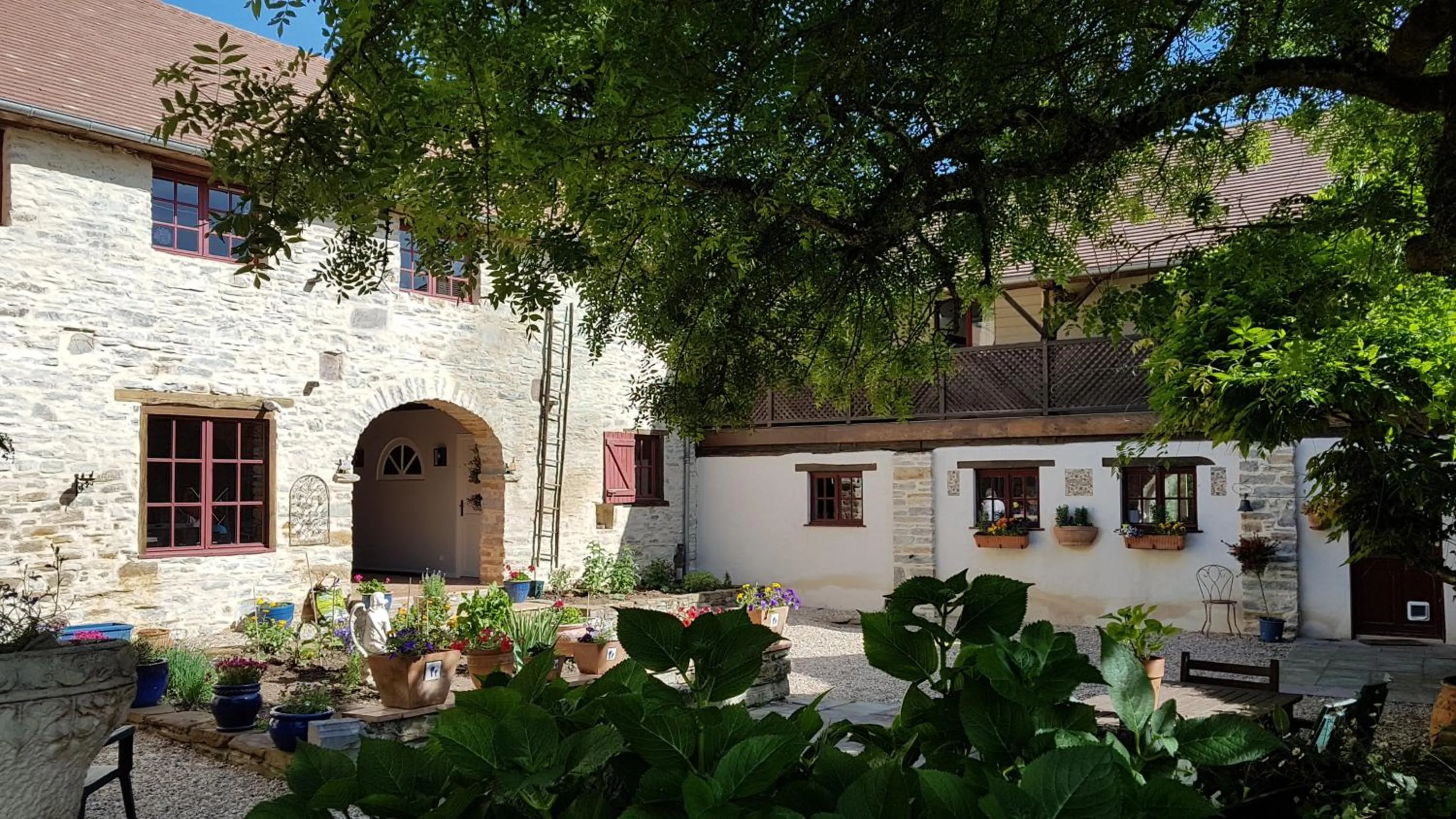 Facade/entrance in Chambres d'Hôtes Secret Pyrenées