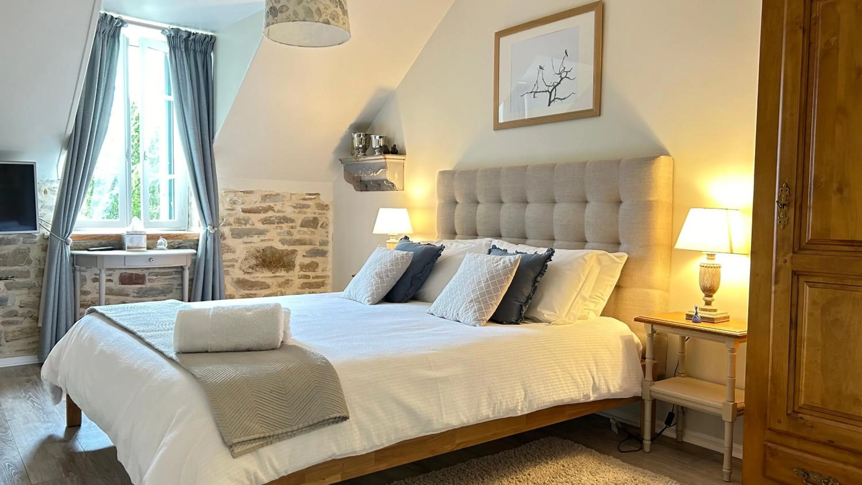 Photo of the whole room, Bed in Chambres d'Hôtes Secret Pyrenées