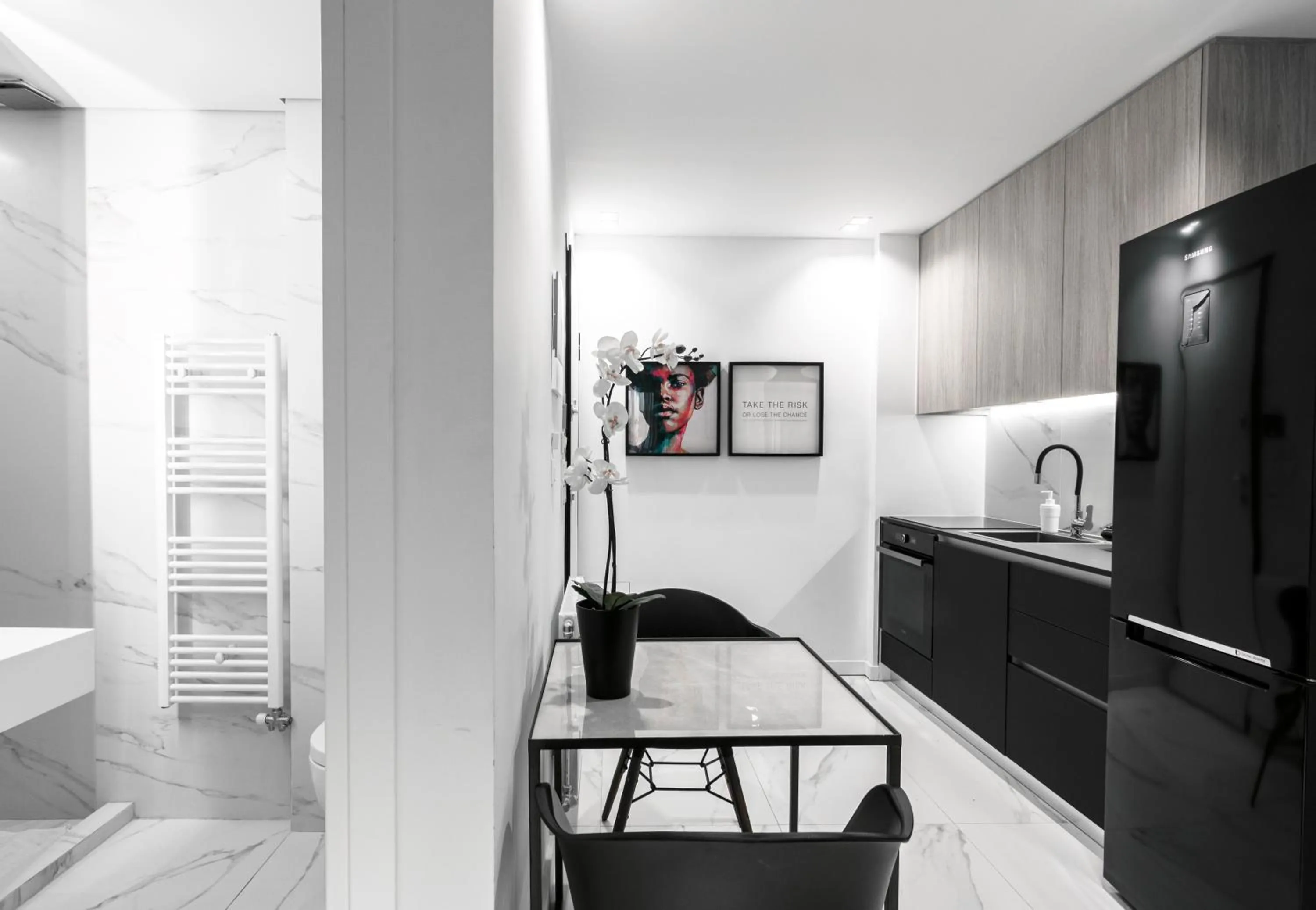 Kitchen or kitchenette, Bed in Heritage Boutique Apartments