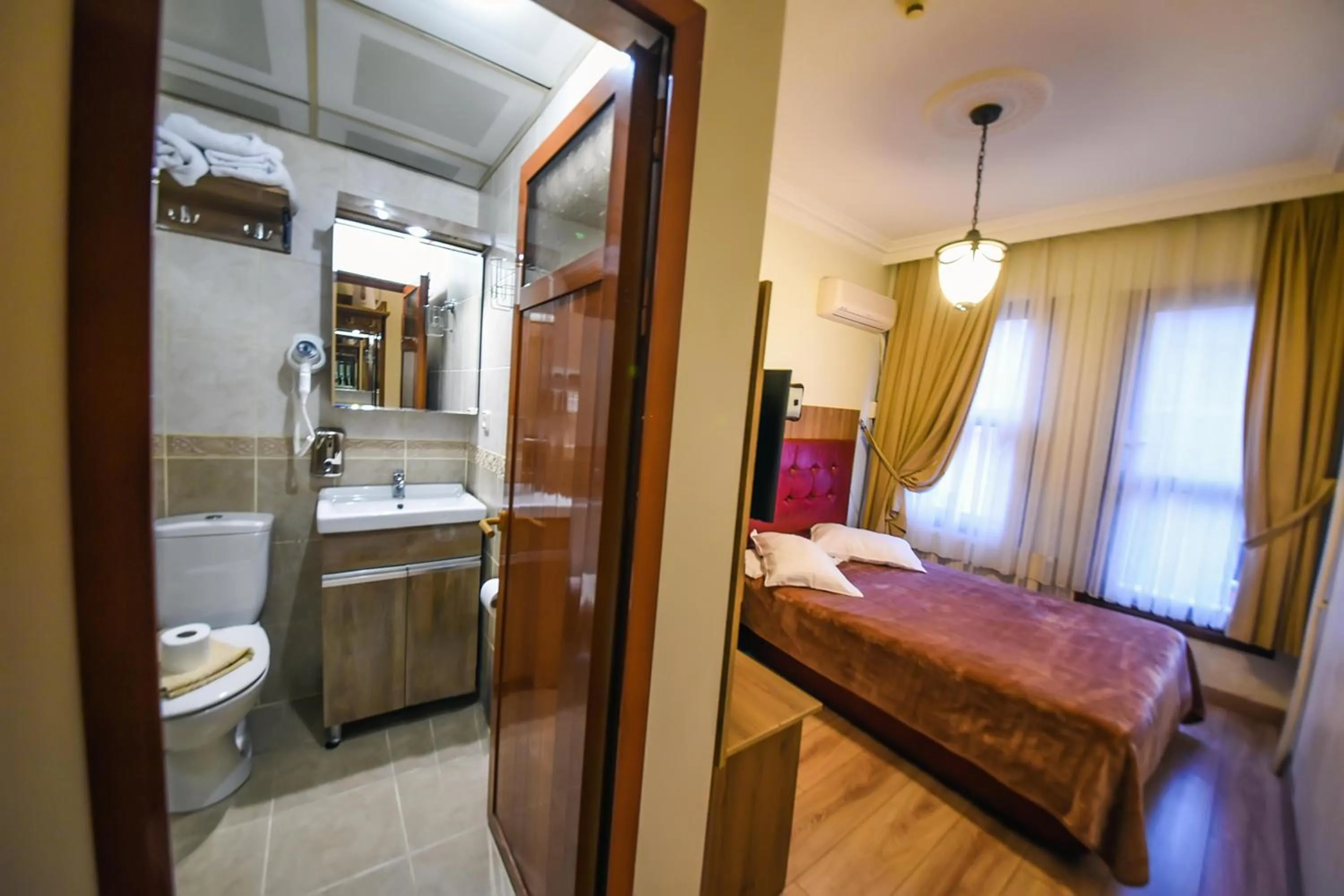 Bedroom, Bed in Kosk Hotel Kadikoy