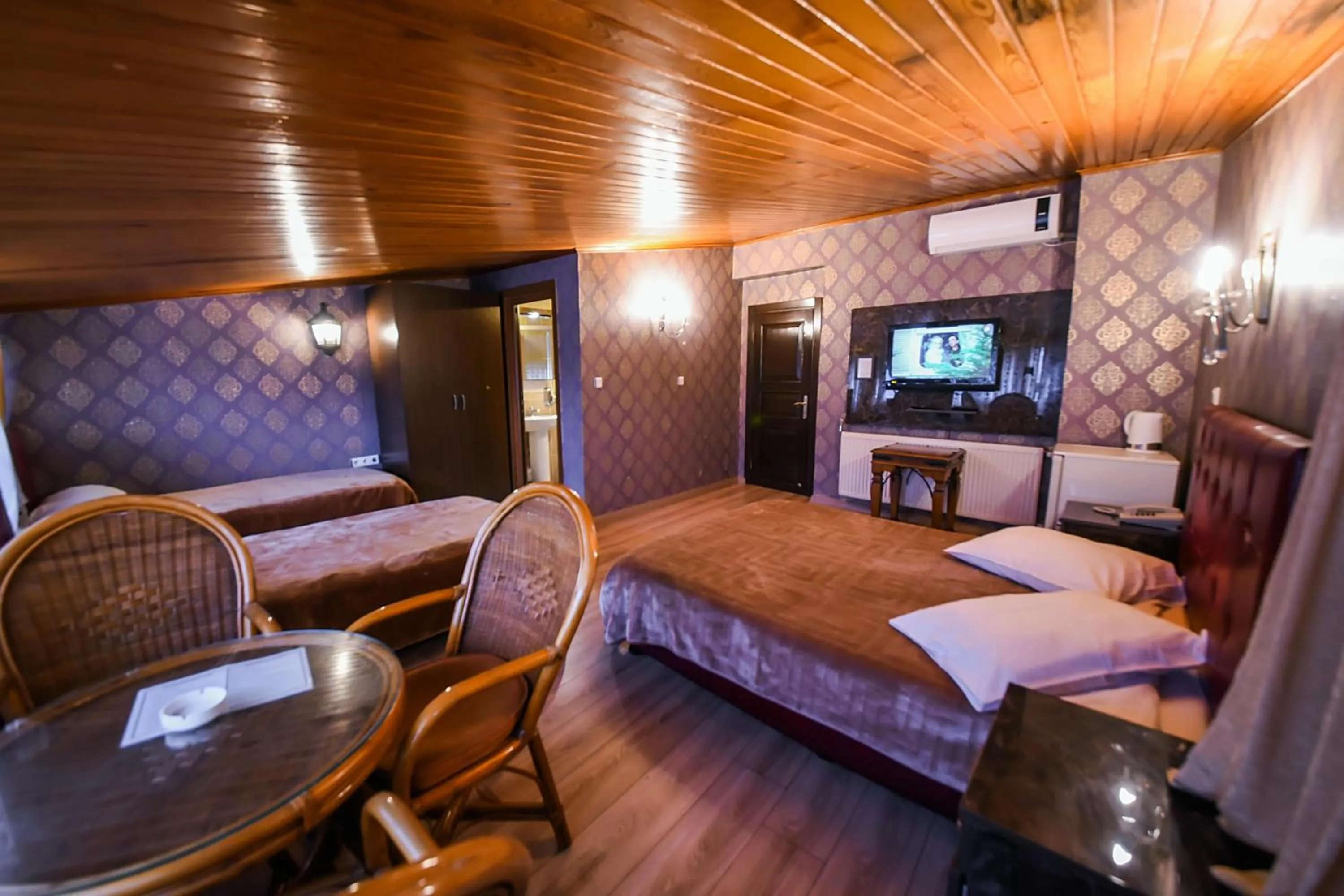 Bedroom, Bed in Kosk Hotel Kadikoy