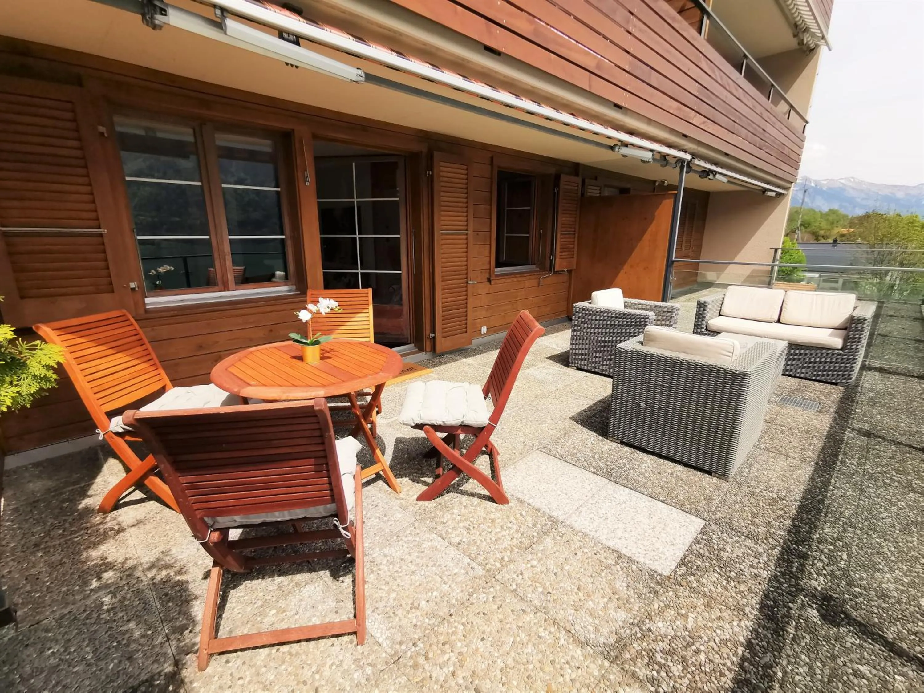 Seating area in Hotel Brienzersee