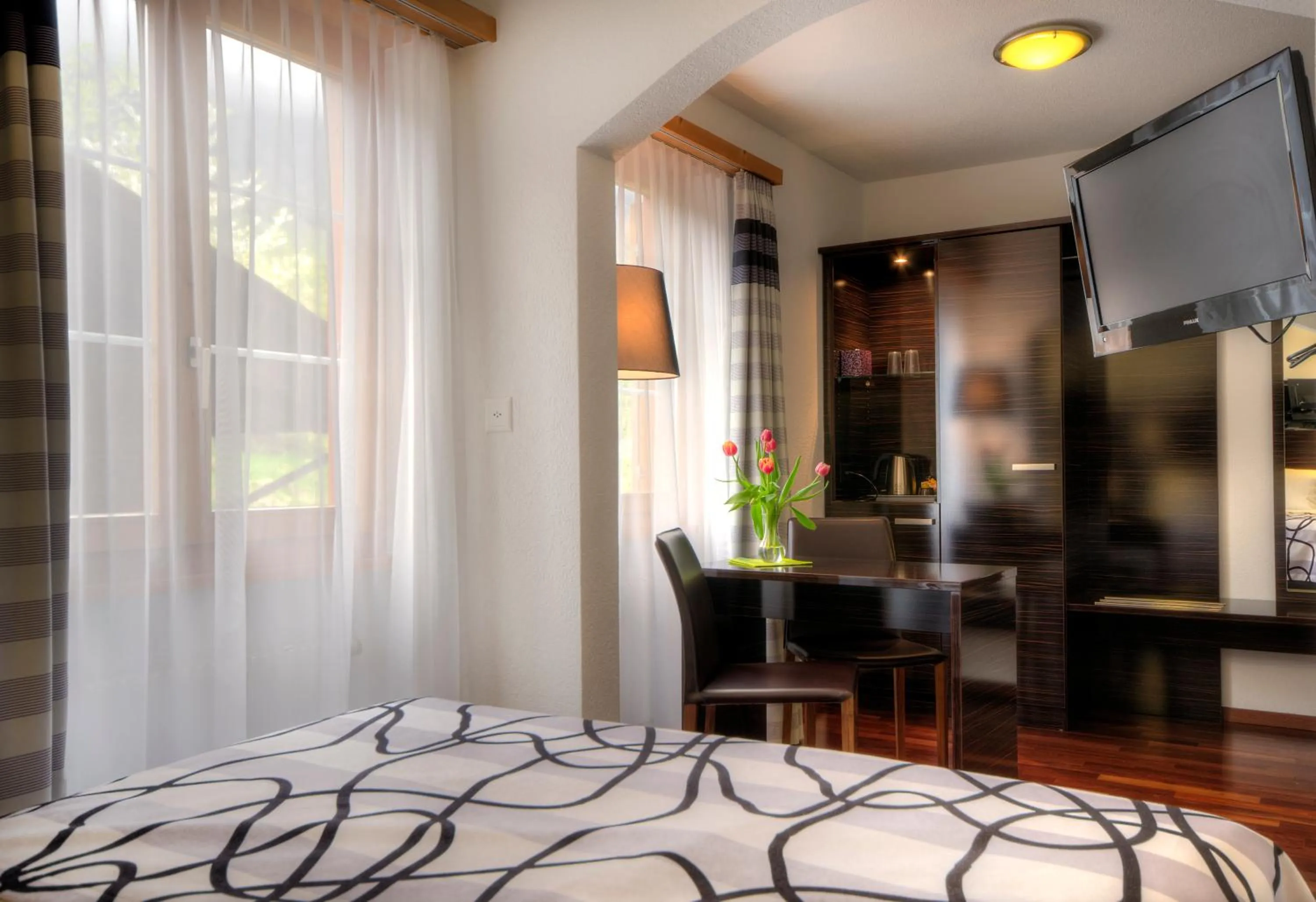 TV and multimedia, Bed in Hotel Brienzersee