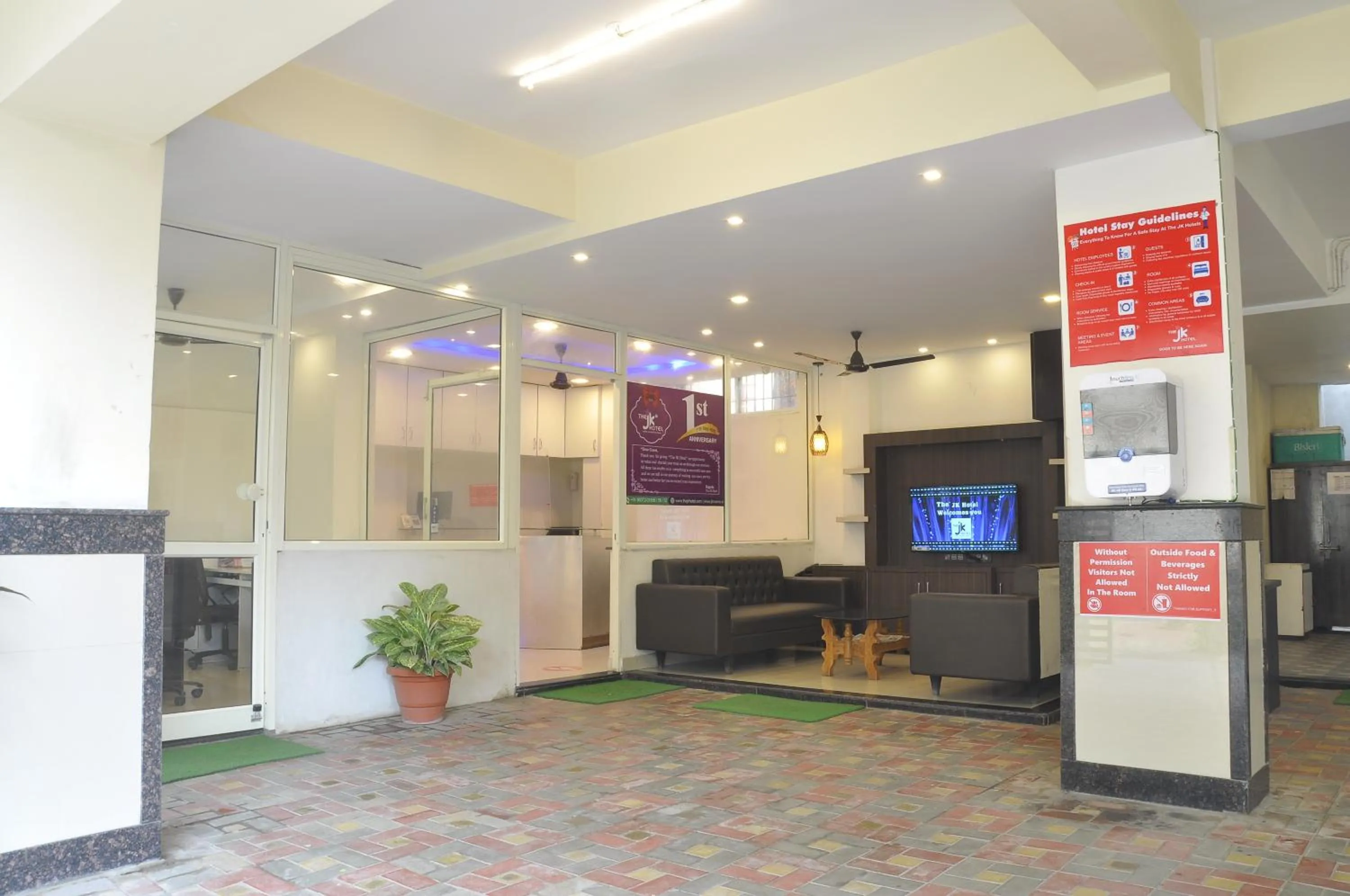 TV and multimedia in The JK Hotel Nr Railway Station