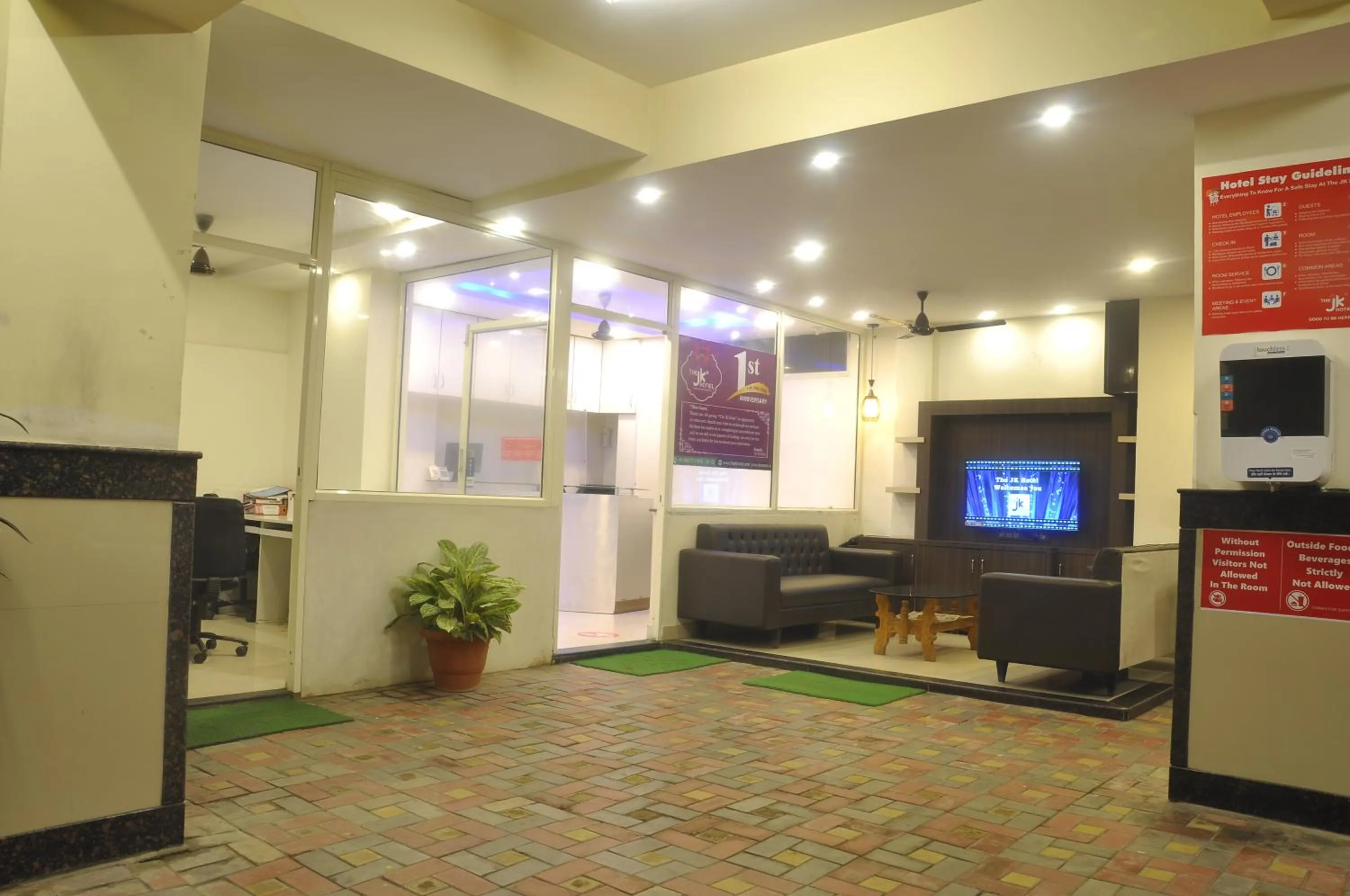 TV and multimedia in The JK Hotel Nr Railway Station