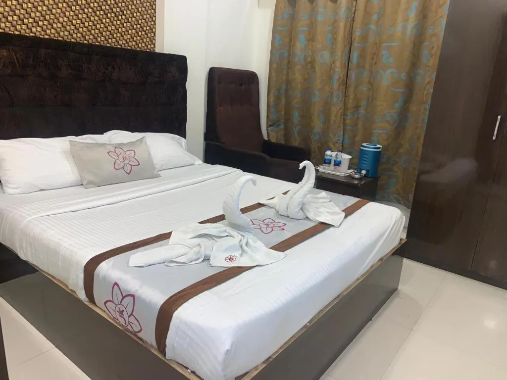Bedroom, Bed in The JK Hotel Nr Railway Station