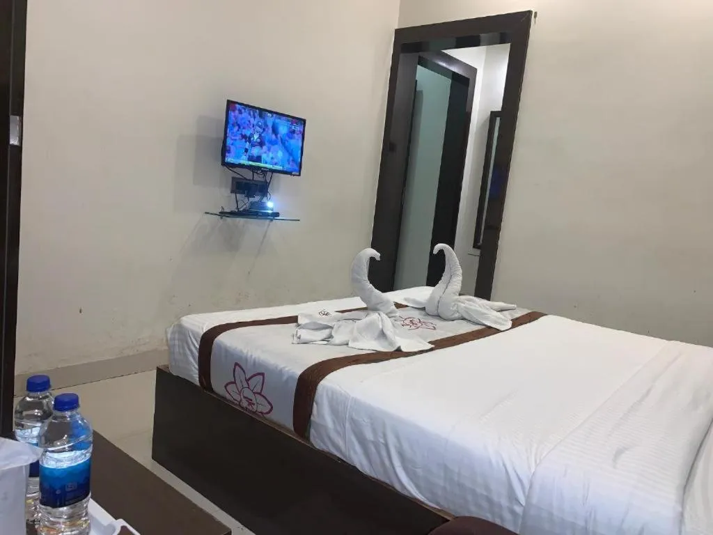 Bed in The JK Hotel Nr Railway Station