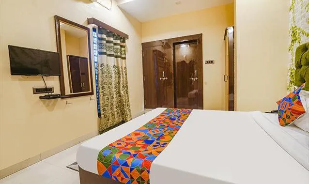 TV and multimedia, Bed in The JK Hotel Nr Railway Station