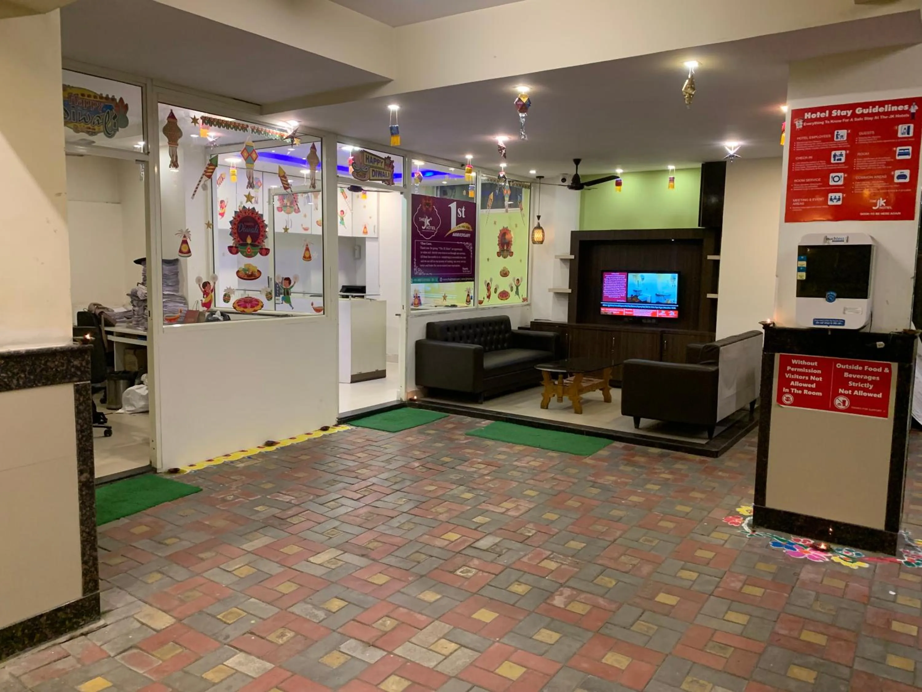 TV and multimedia in The JK Hotel Nr Railway Station