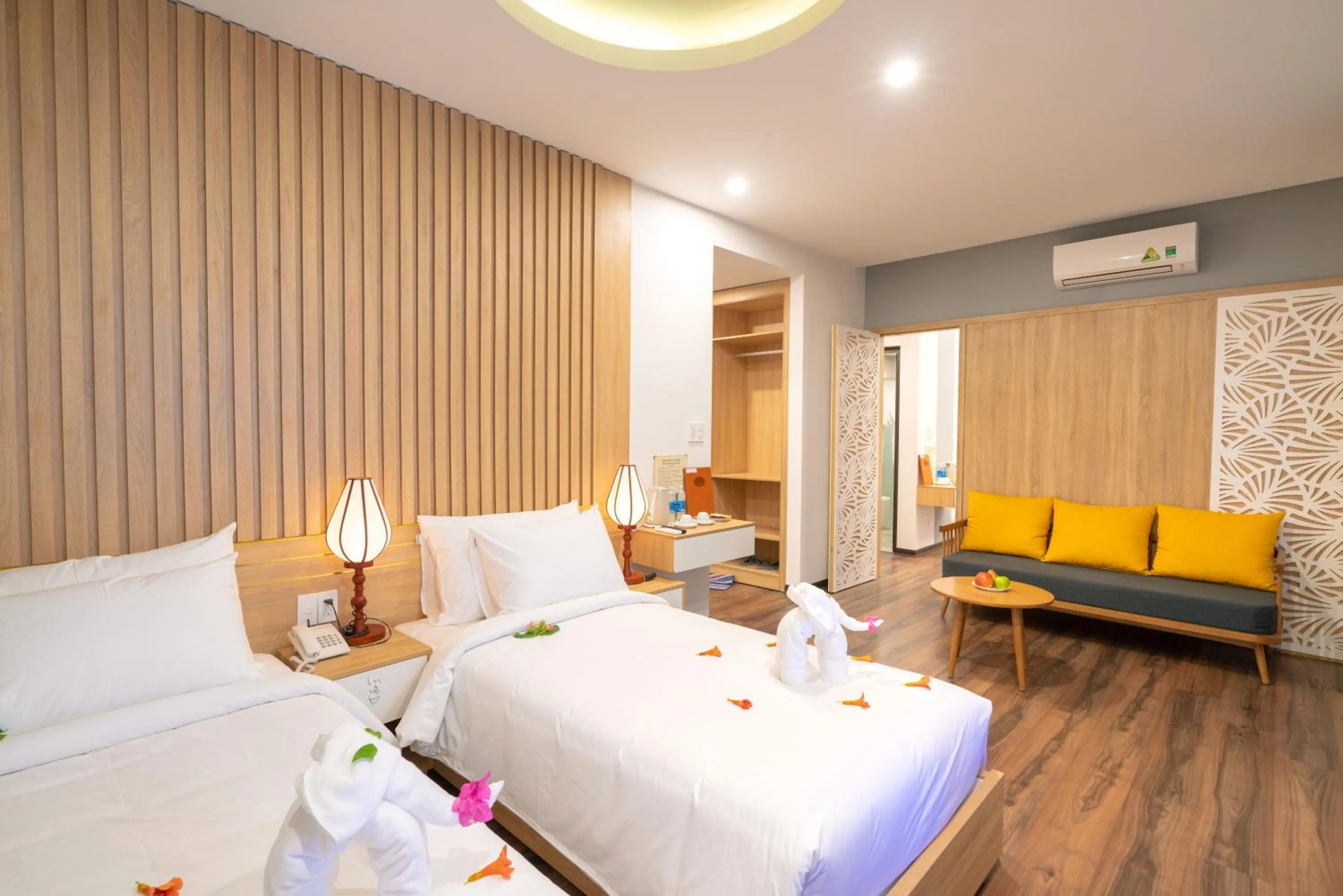 Bed in Hoi An Grace River Villa