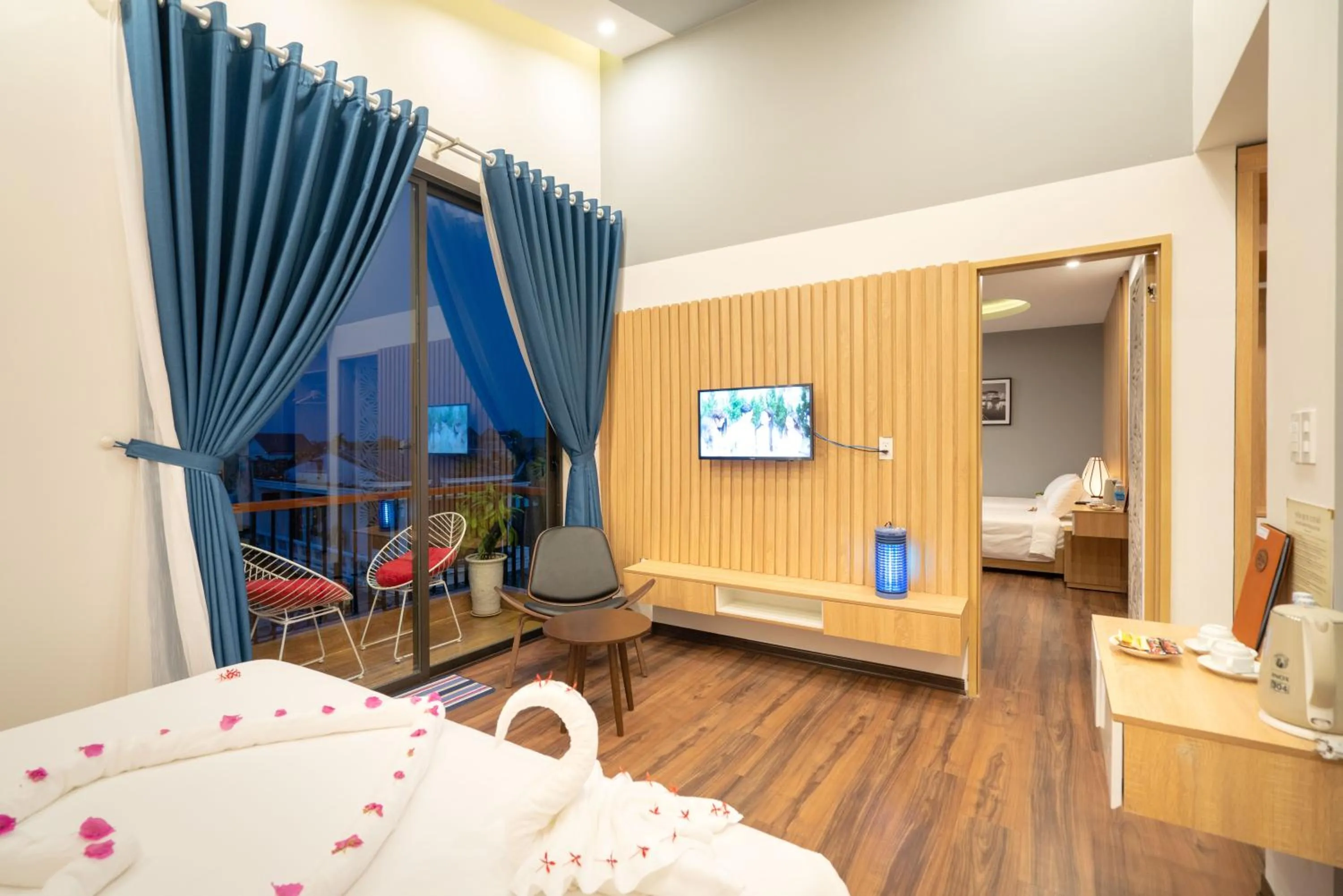 TV and multimedia, Bed in Hoi An Grace River Villa