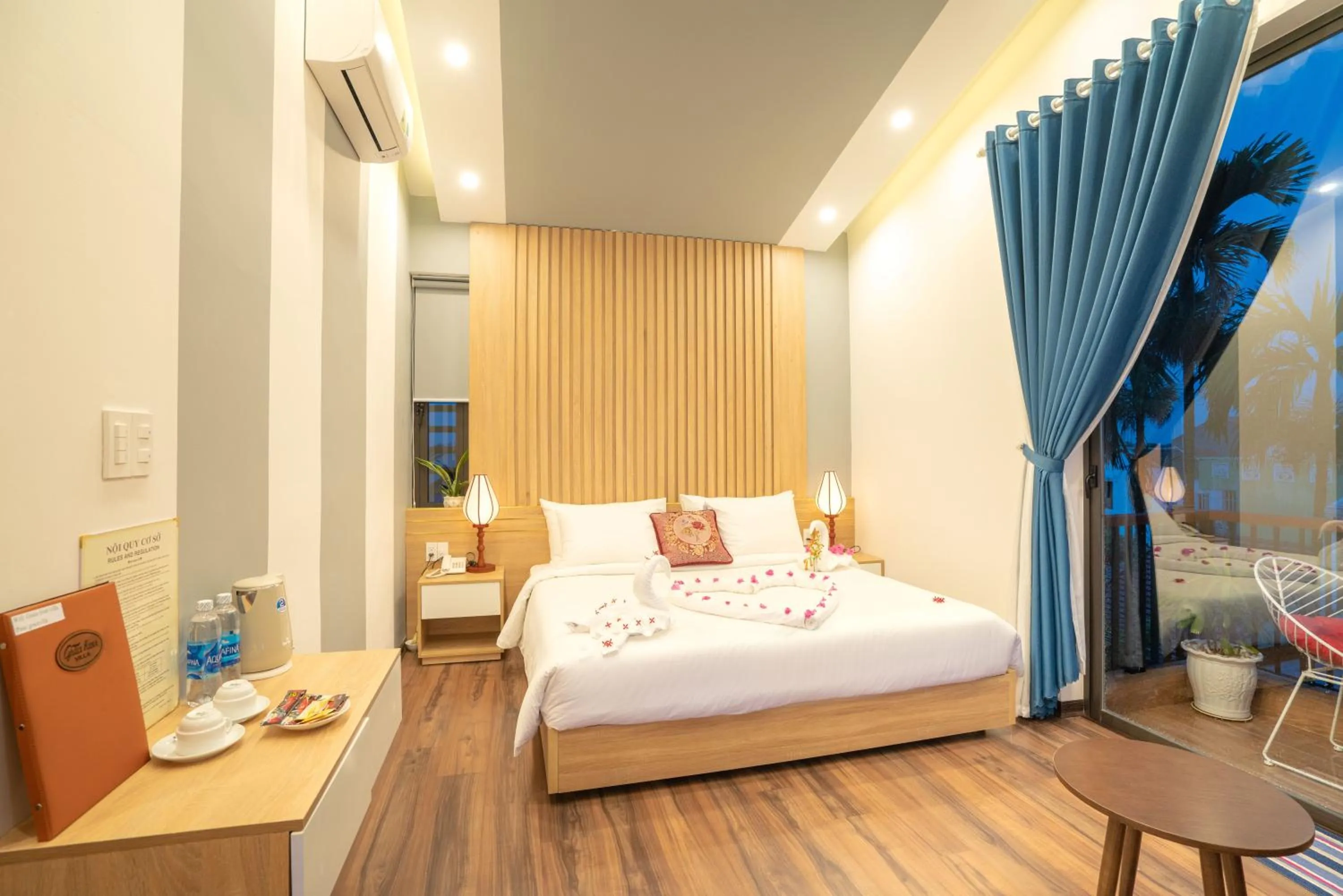 Bed in Hoi An Grace River Villa