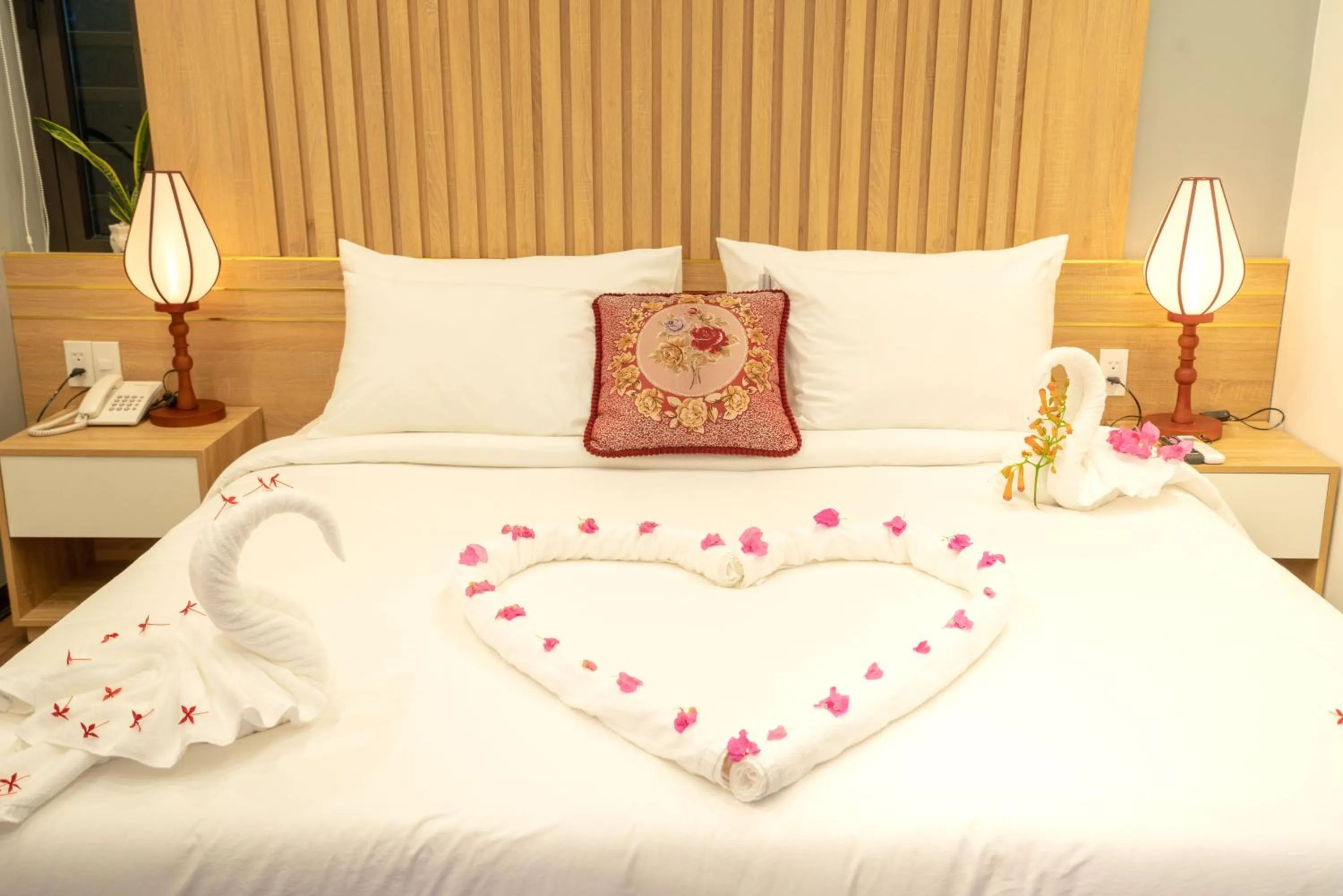 Bed in Hoi An Grace River Villa